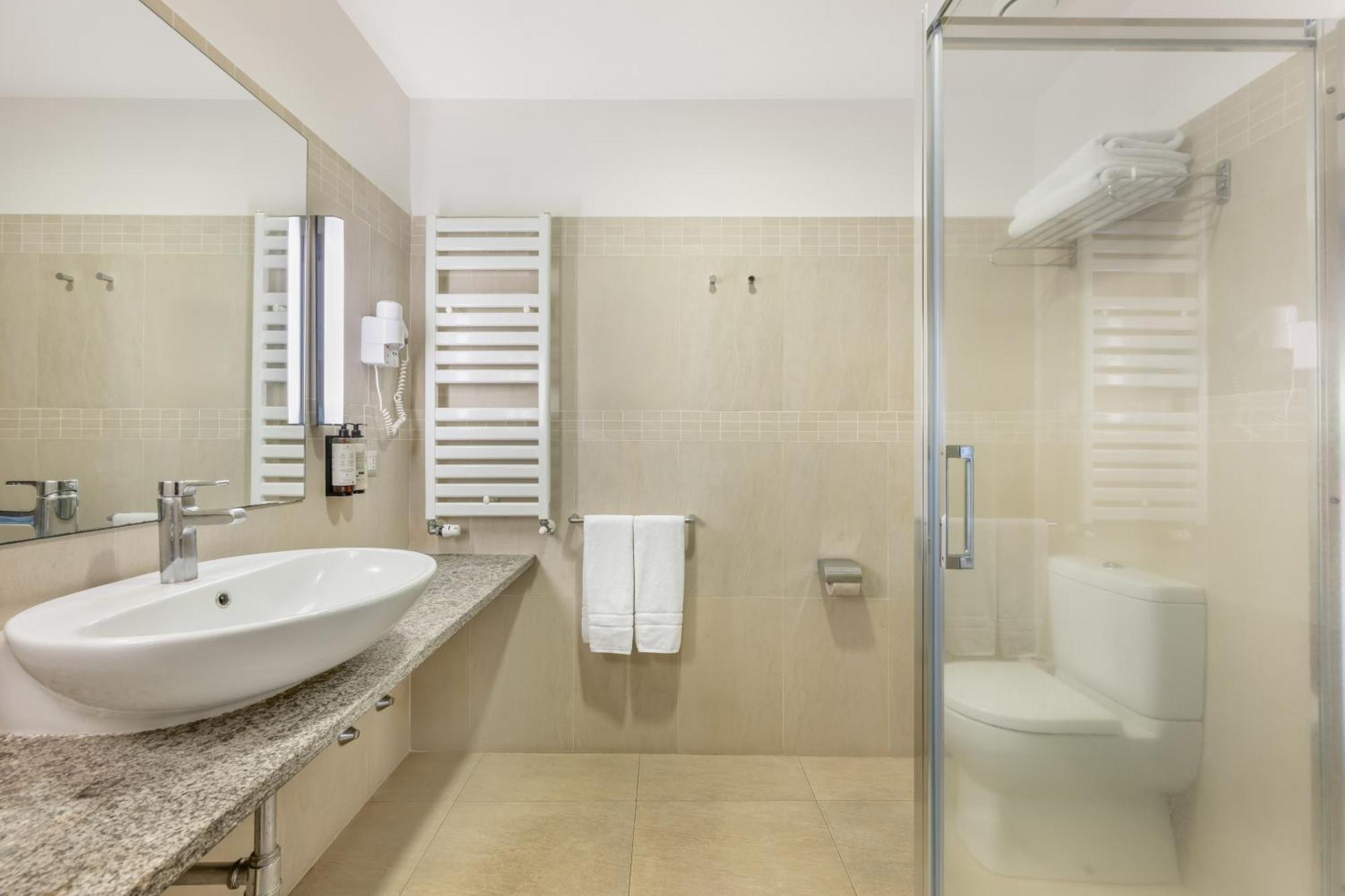 Superior One-Bedroom Apartment