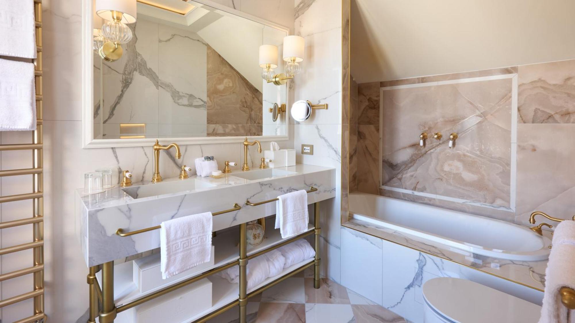 Prestige Double Room Lateral Canal View