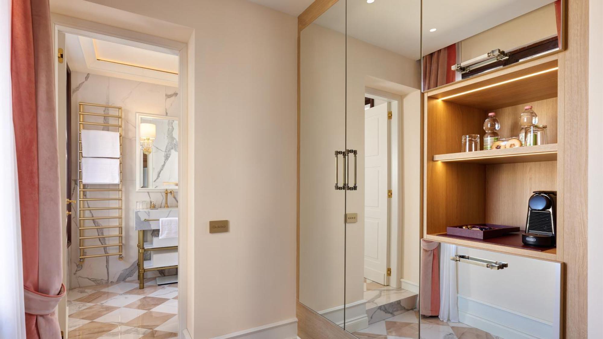Prestige Double Room Lateral Canal View