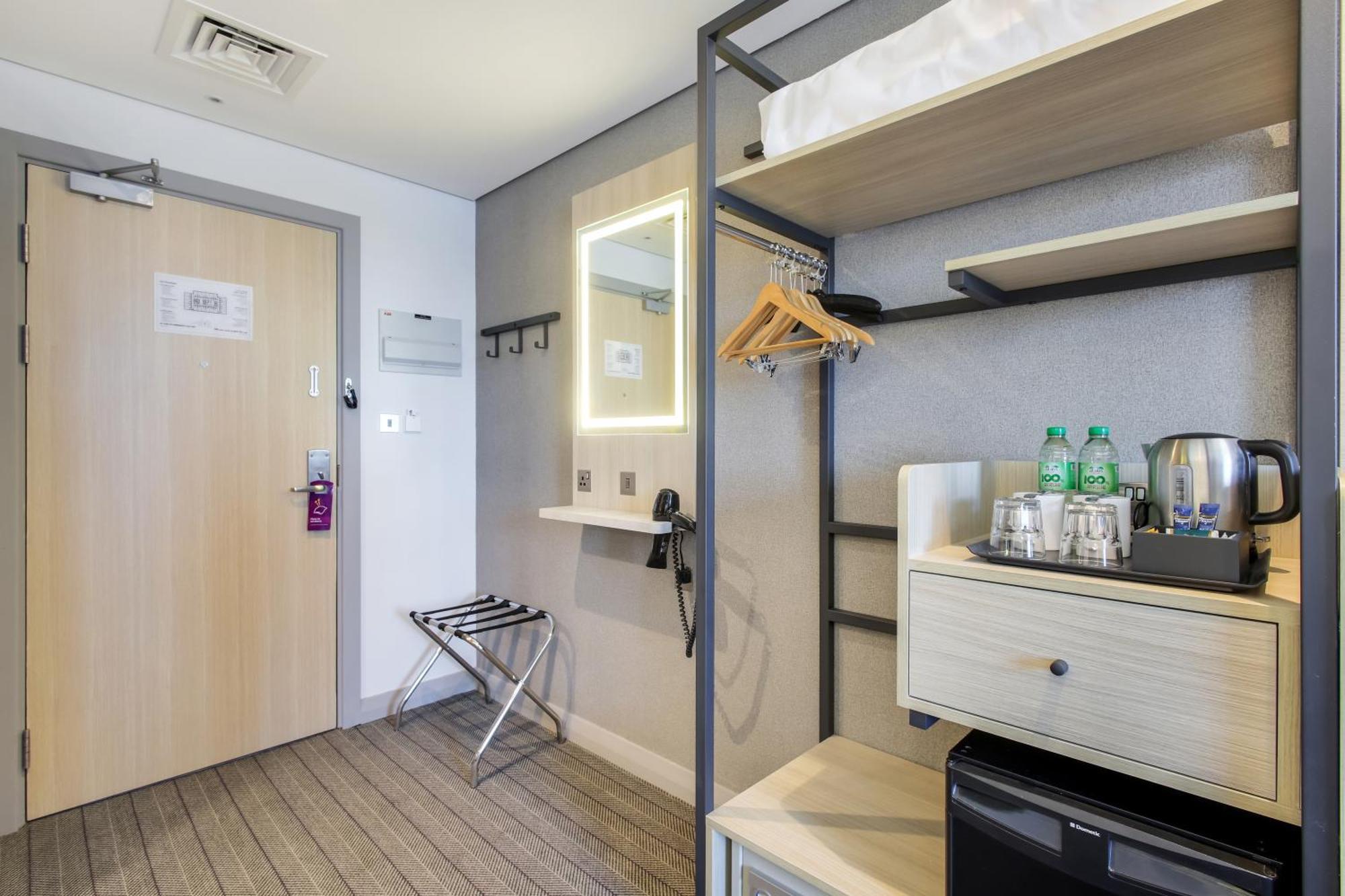 Non-Smoking - New Style Twin Room - Free DXB Airport Shuttle Every 30min to T1&3