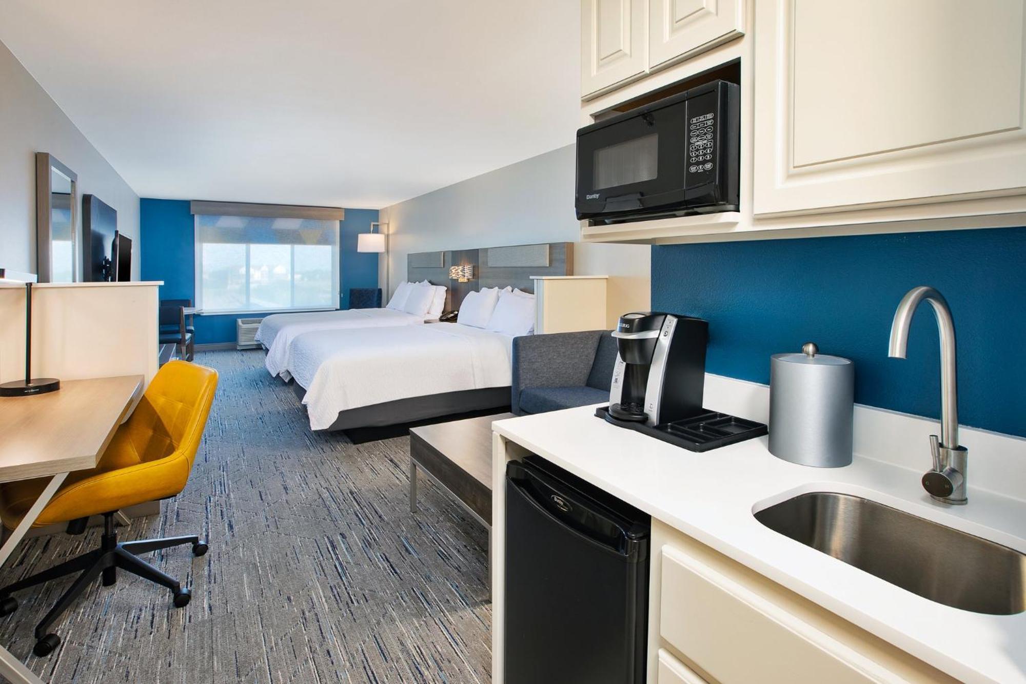 Queen Suite with Two Queen Beds and Sofa Bed