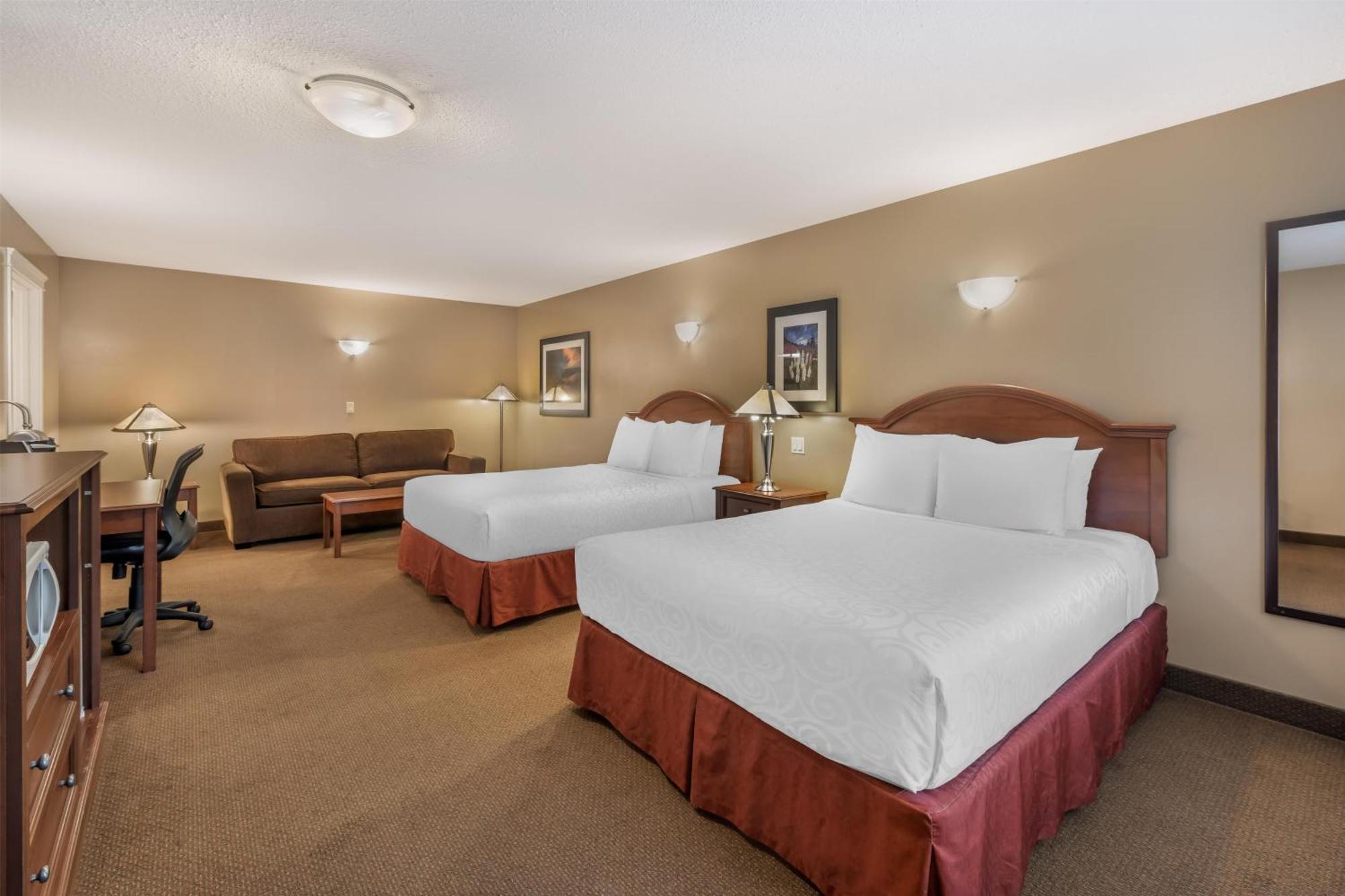 Queen Studio with Two Queen Beds and Sofa Bed - Non-Smoking