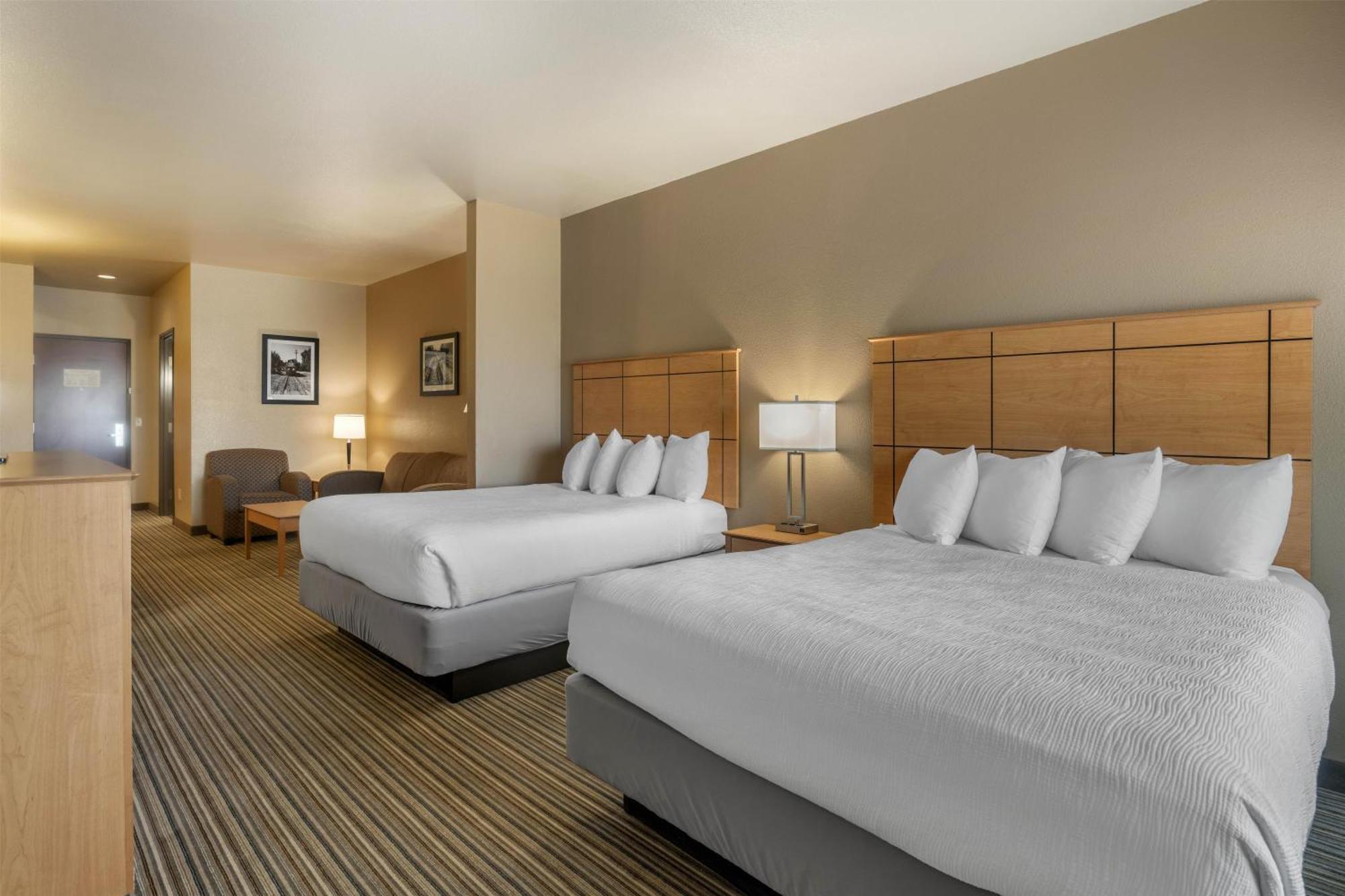 Large Suite with Two Queen Beds and Sofa Bed - Non-Smoking
