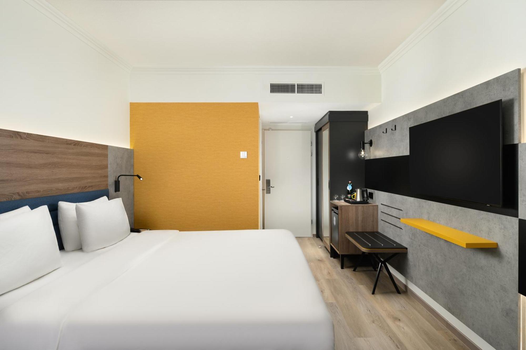 Premium Double Room with City View ( newly refurbished )