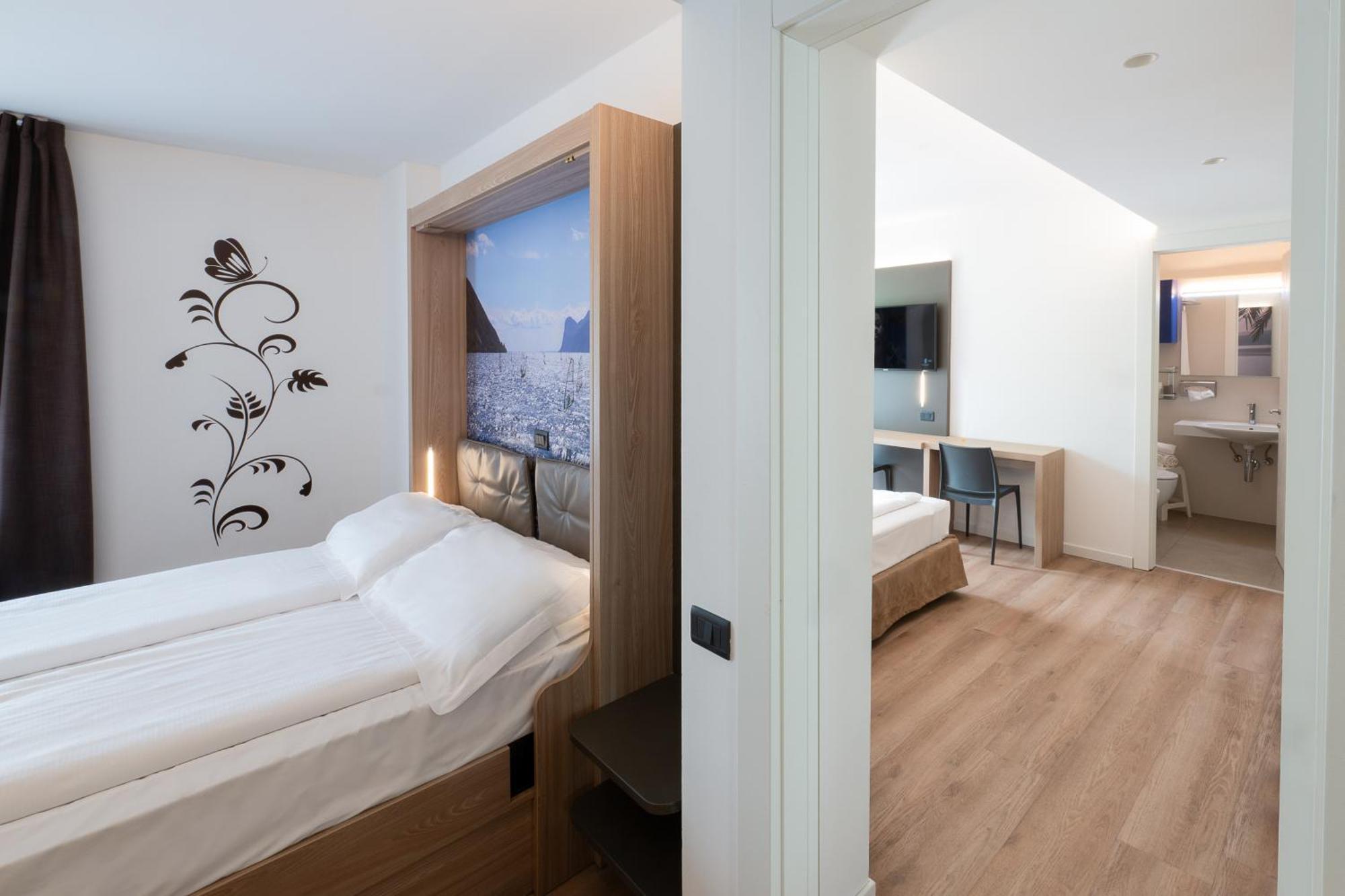 Family Room Suite,1729992911:JPEG