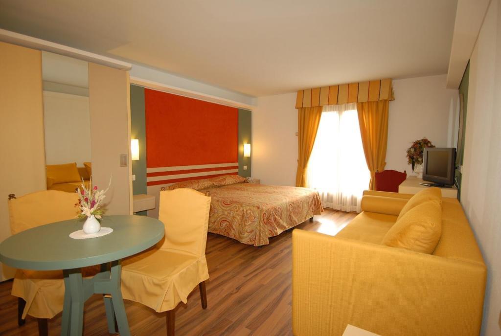 Superior Double or Twin Room,1580451749:JPEG