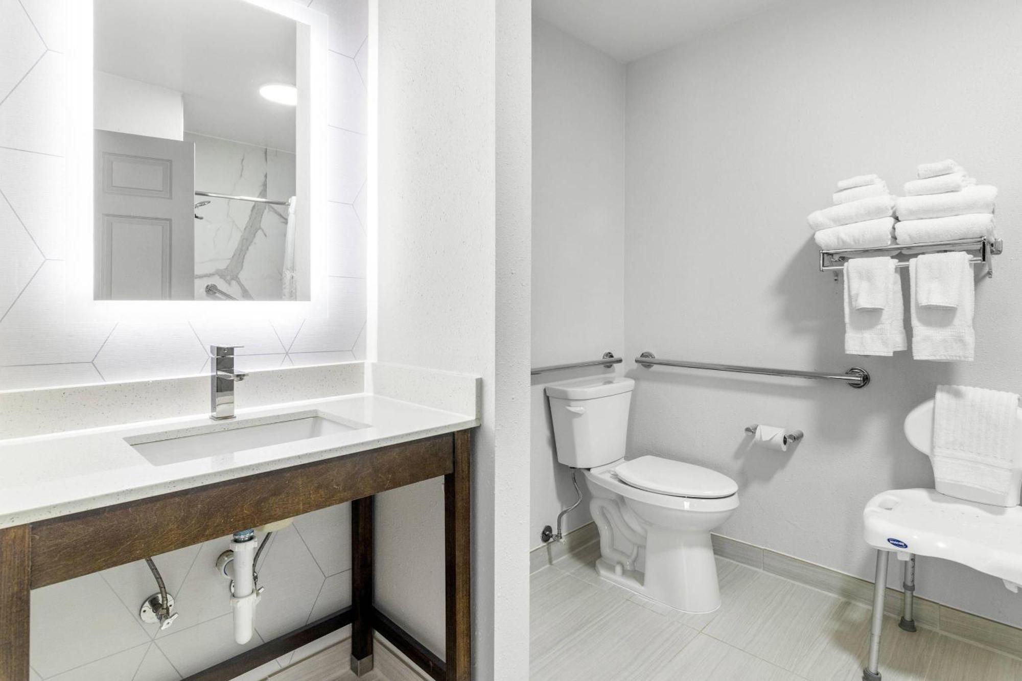 Suite with Two Queen Beds - Accessible/Non-Smoking