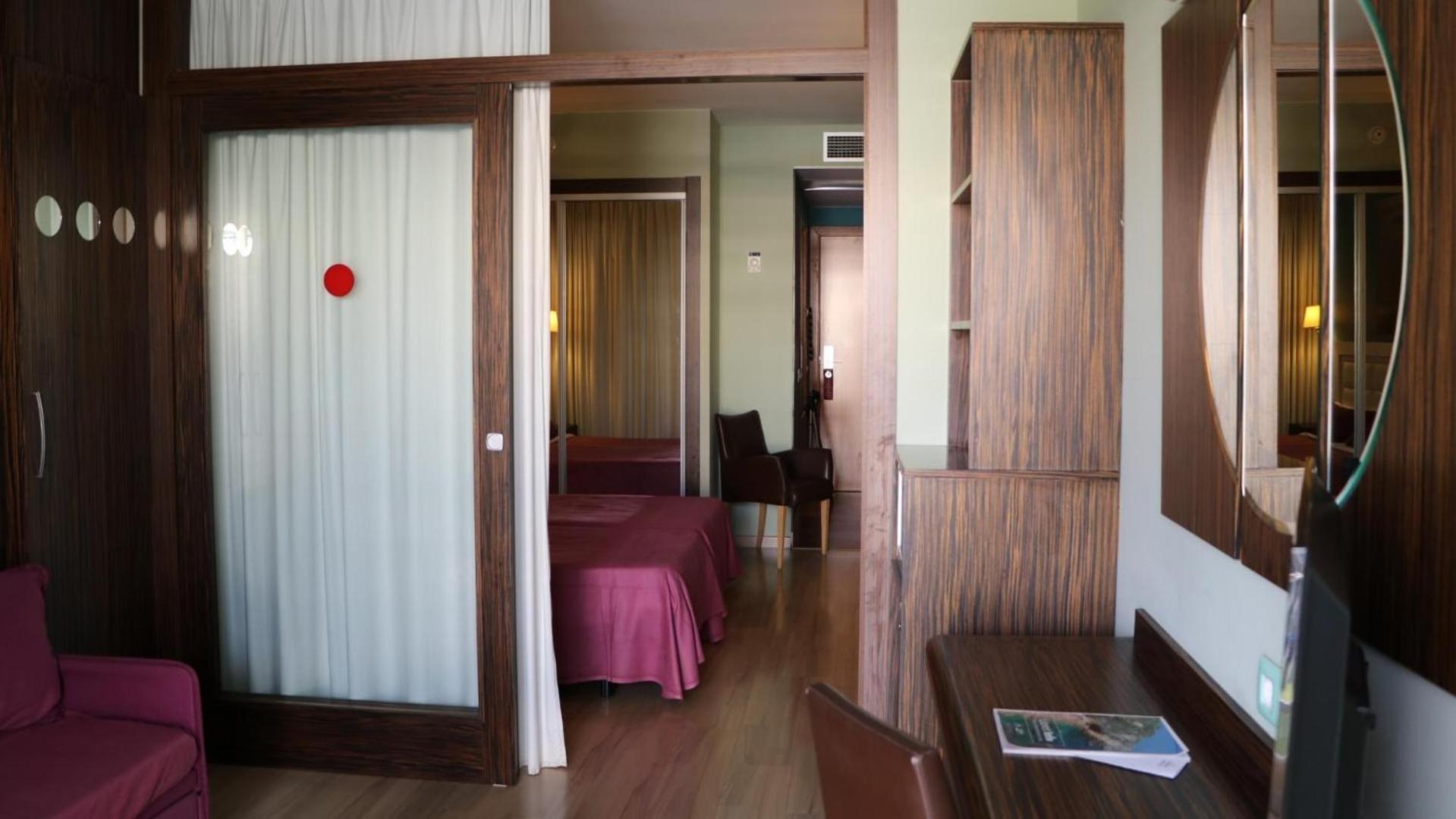 Double or Twin Room Lounge