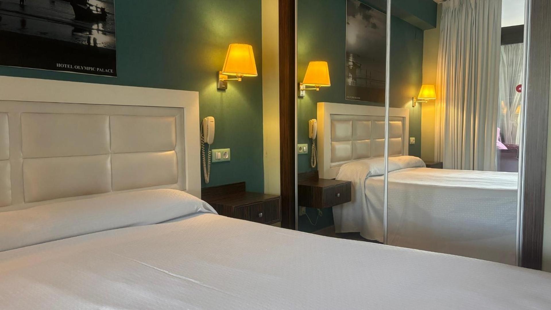 Double or Twin Room Lounge