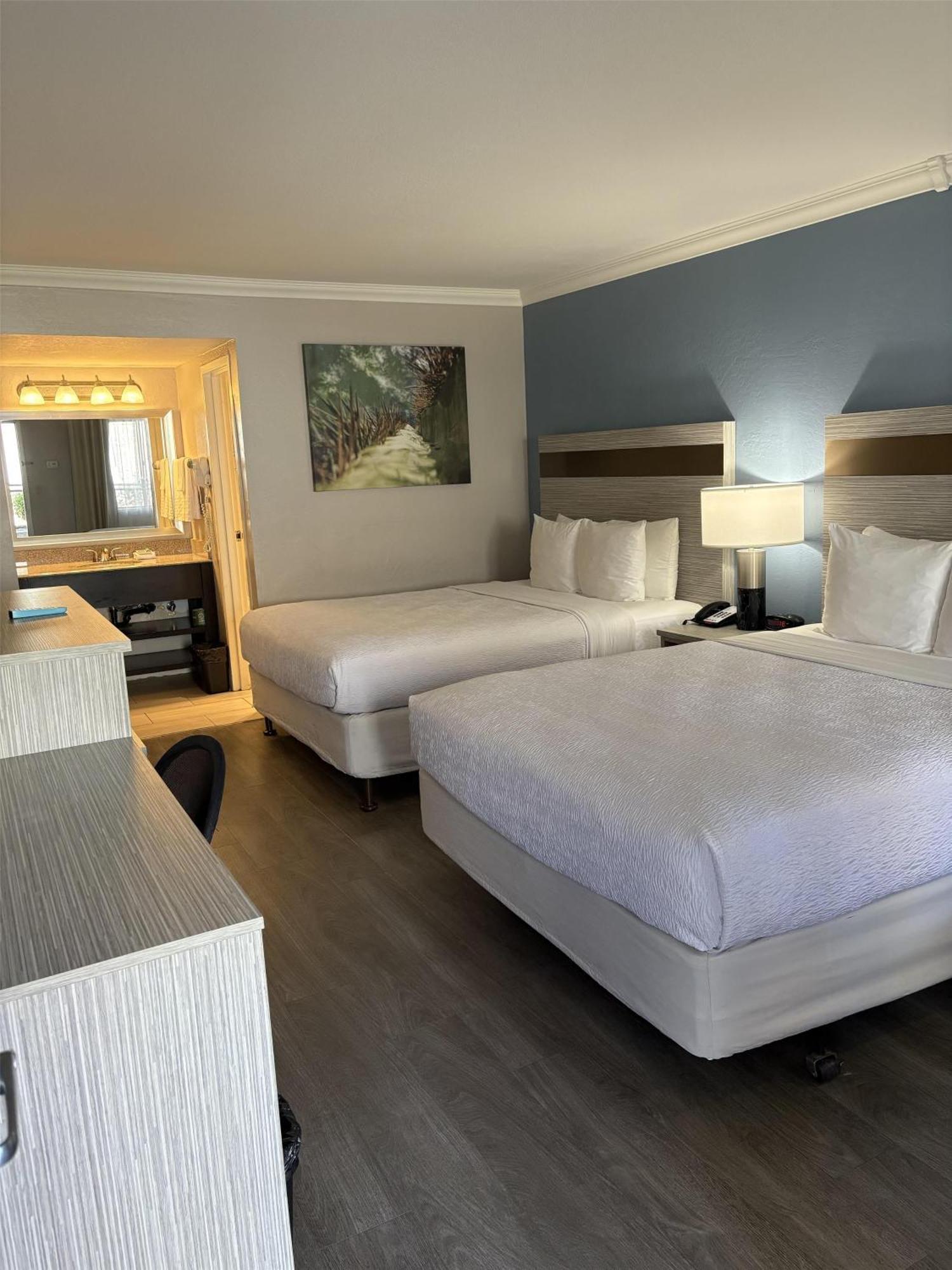 Queen Room Two Queen Beds Non-Smoking