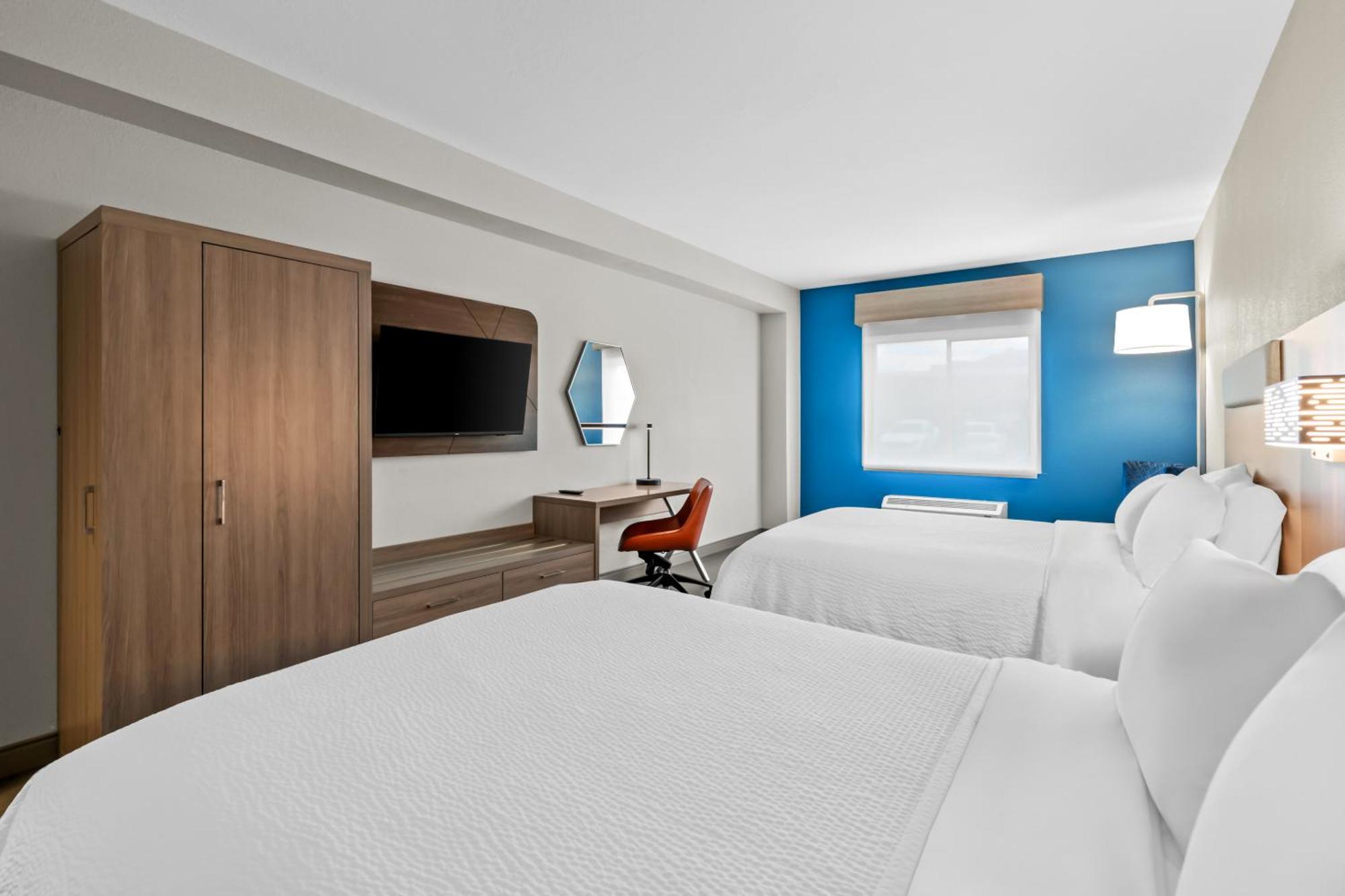 Deluxe Queen Room Two Queen Beds