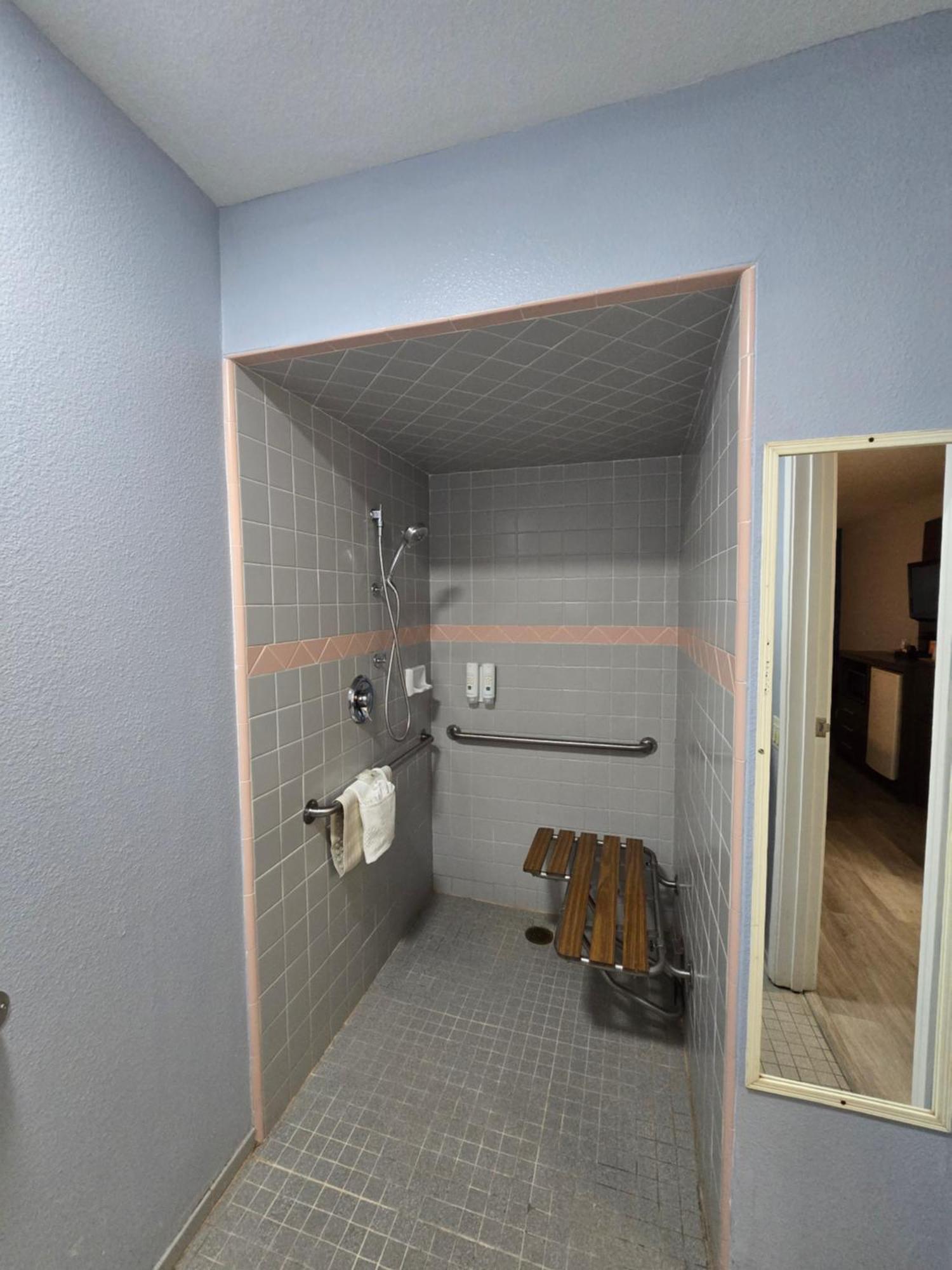 King Room - Disability Access/Non-Smoking