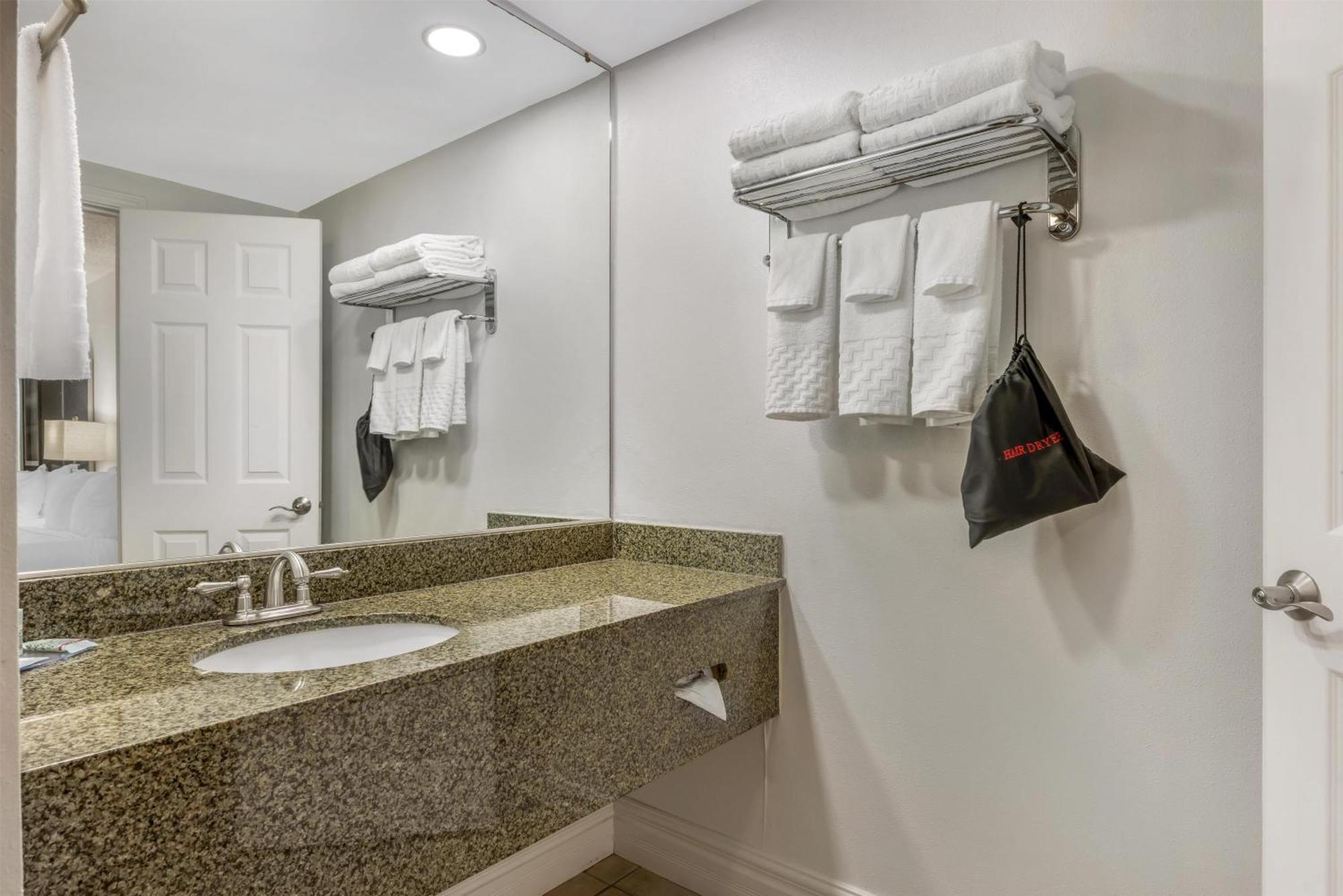 Non-Pet, 2 Queen Beds, Balcony