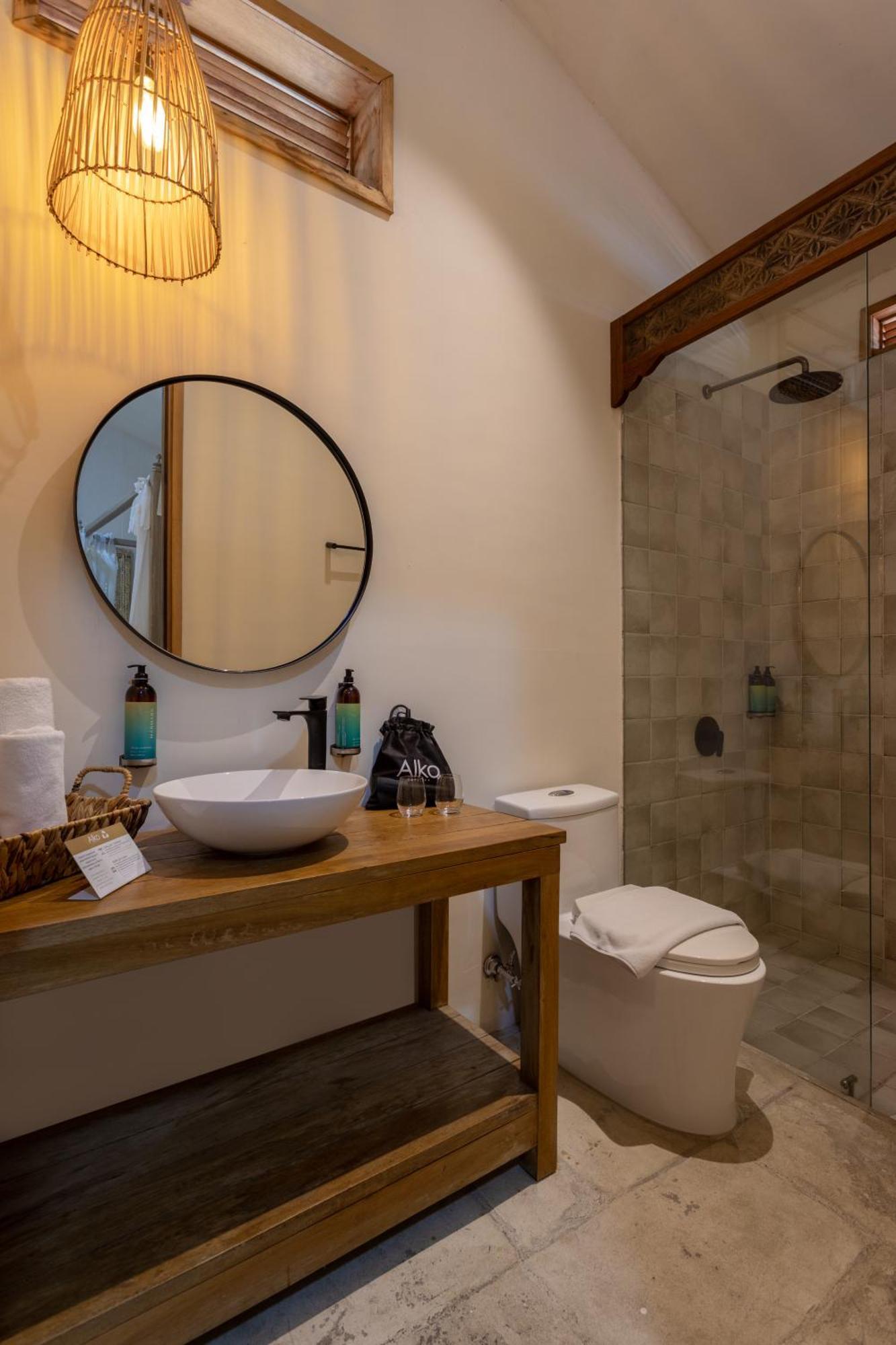 King Suite with Pool View