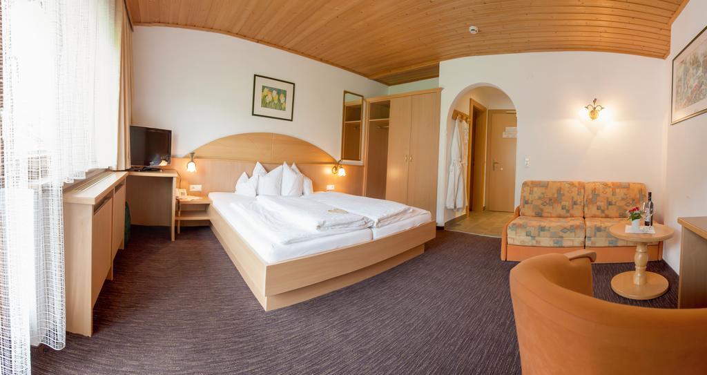 Doppelzimmer mit Gemeinschaftsbalkon
