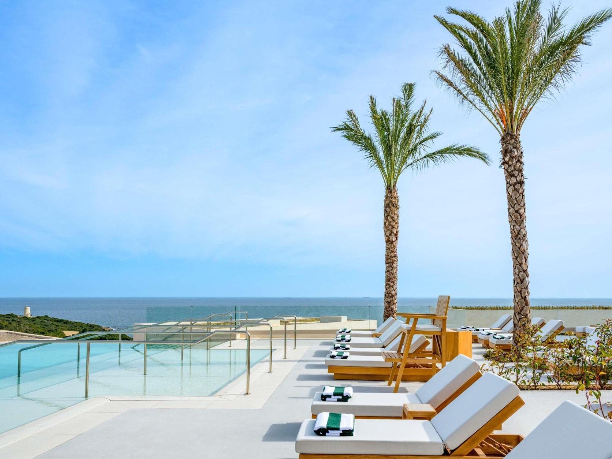 LEVANTE 4 BEDROOM VILLA 4 King - 600sm, Sea and Golf views, 2 private pools, full kitchen