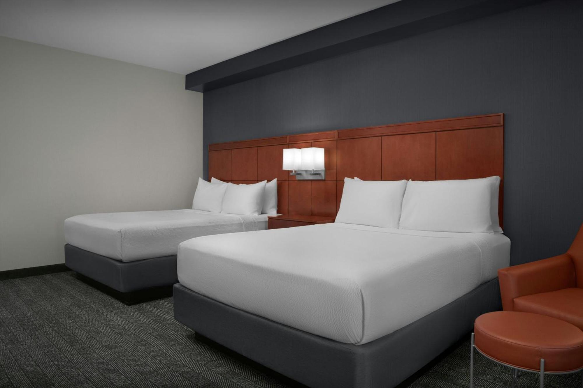 Queen Room with Two Queen Beds - Hearing Accessible