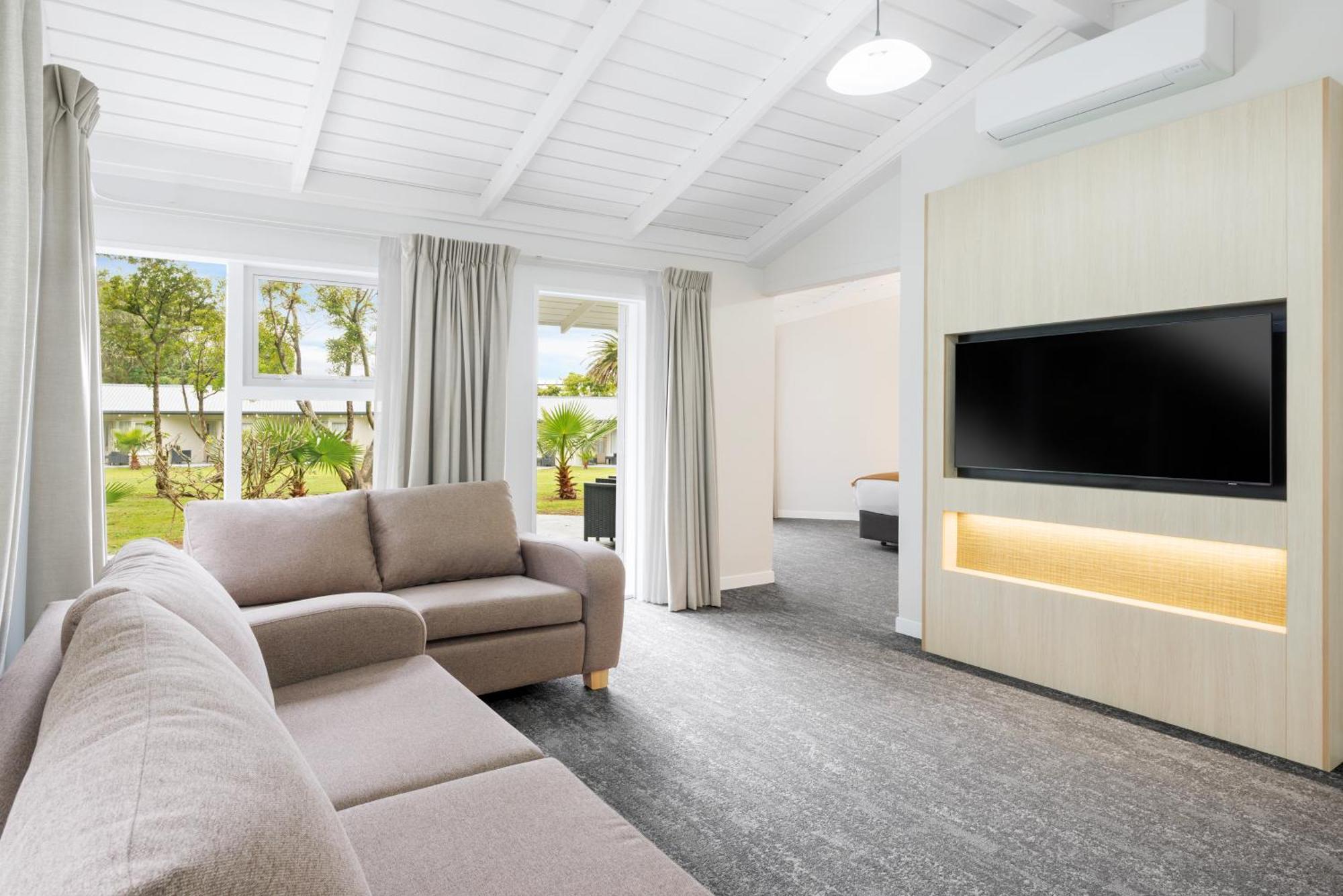 Suite with Gardenview 1 King