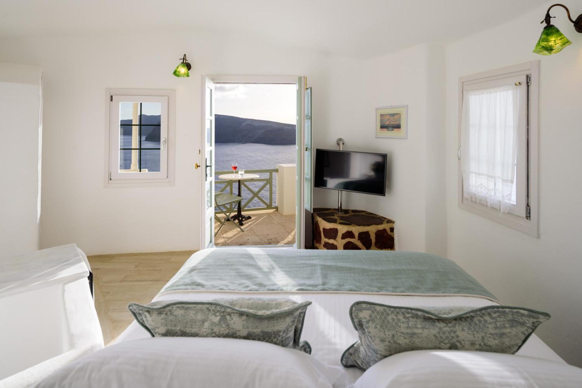 Superior Suite with Private Whirlpool & Caldera View