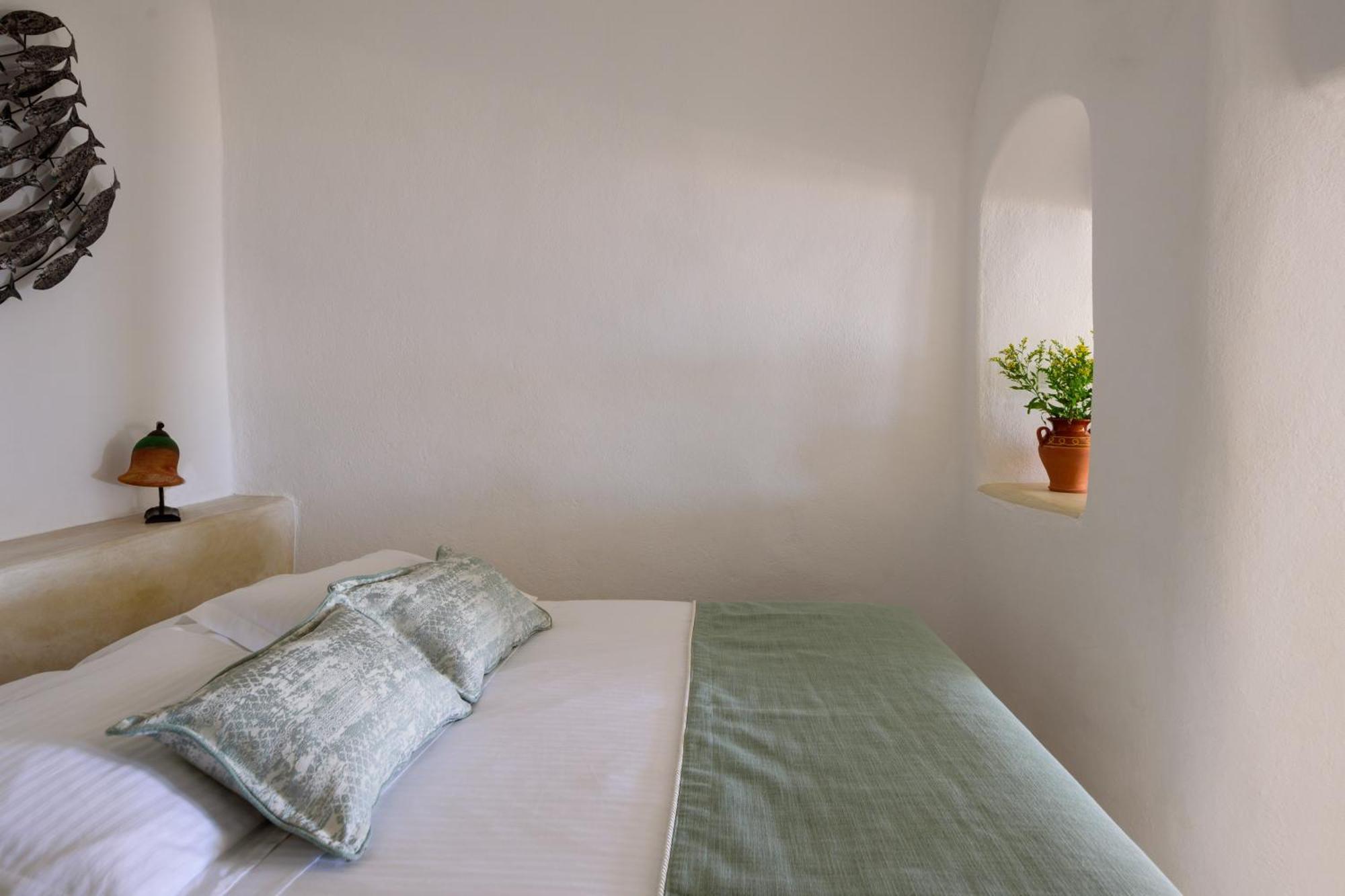 Junior Suite with Caldera View