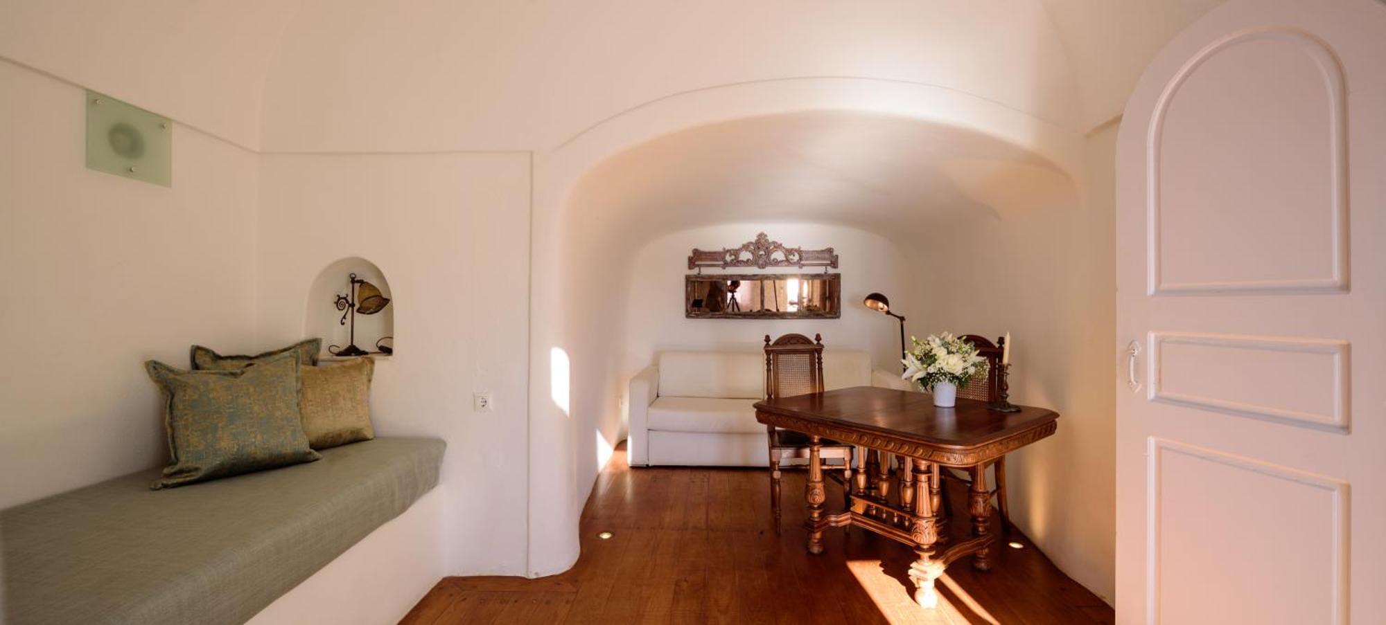 Executive Suite with Private Whirlpool & Caldera View