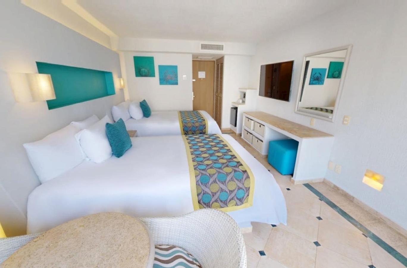 Deluxe Partial Ocean View