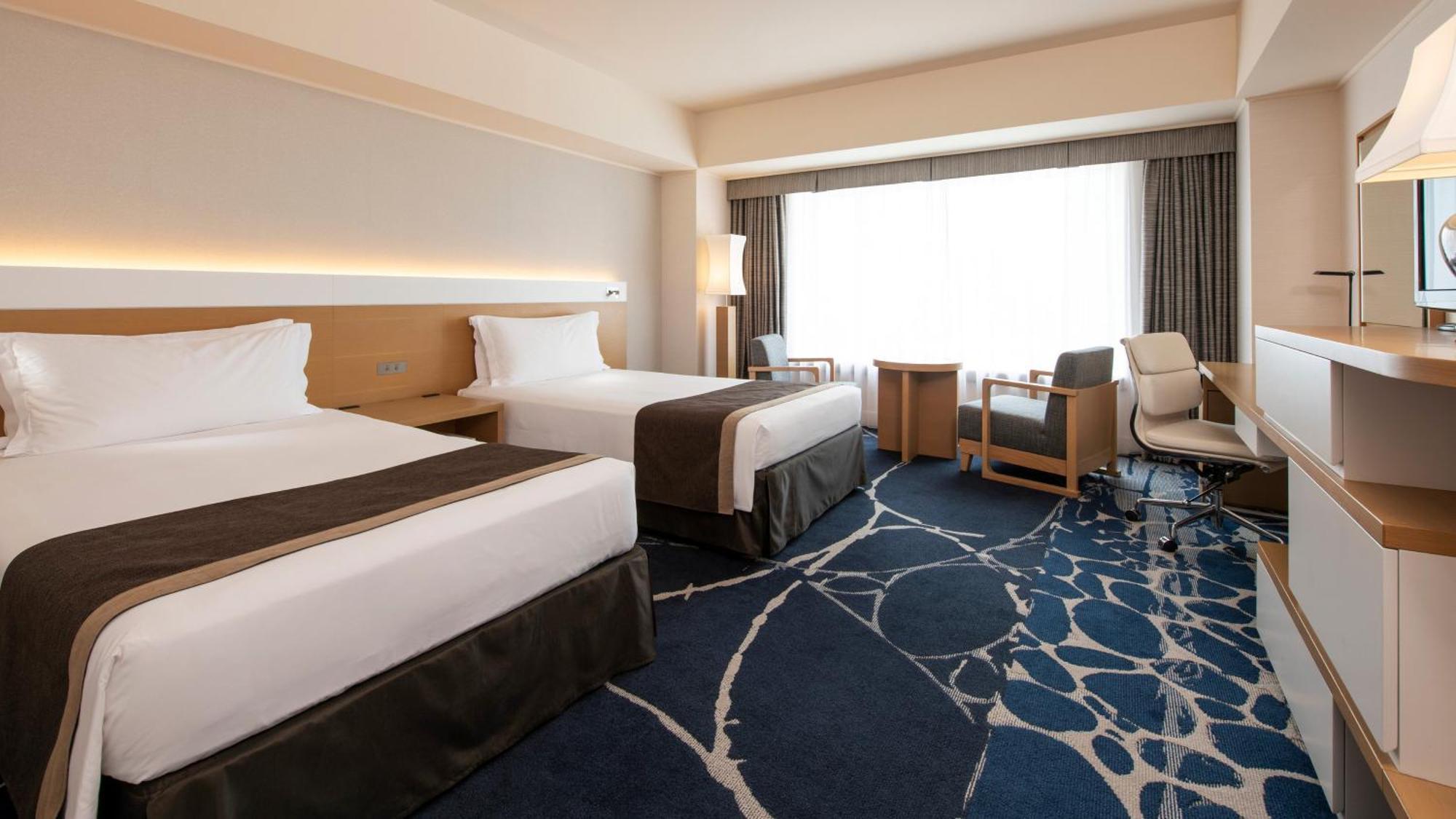 Premium Twin Room with City View