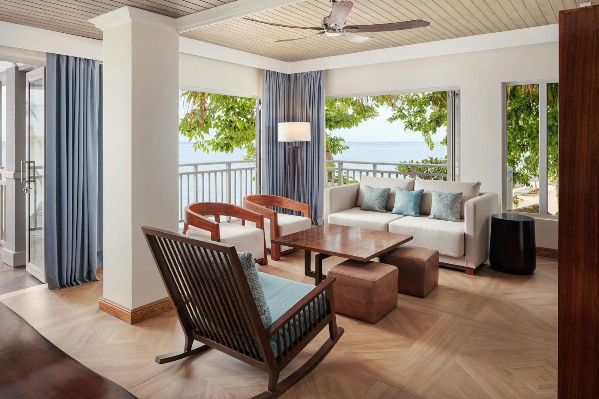 Peninsula Balcony Suite