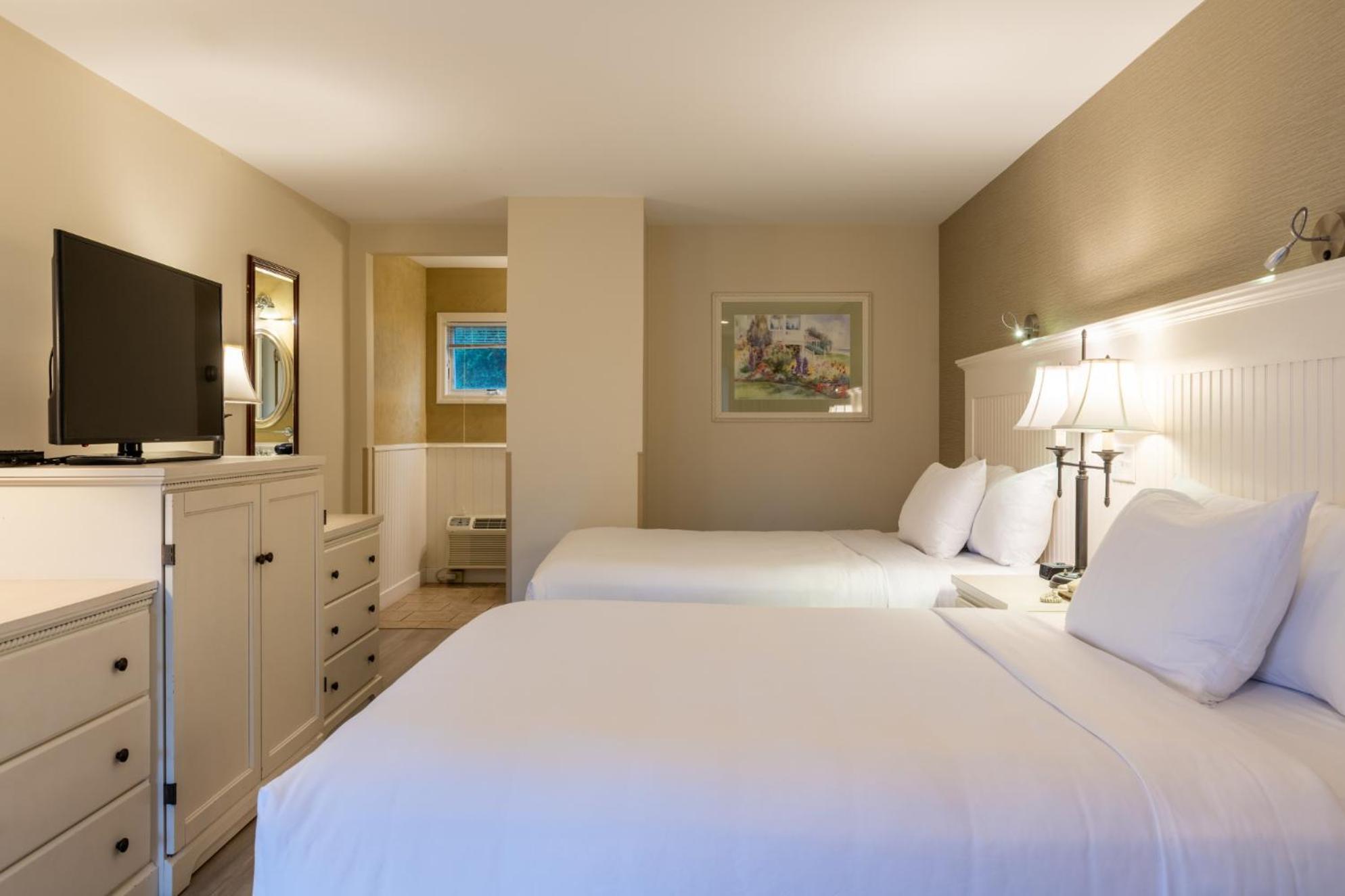 Room with Two Double Beds with Partial Ocean View - 1st Floor