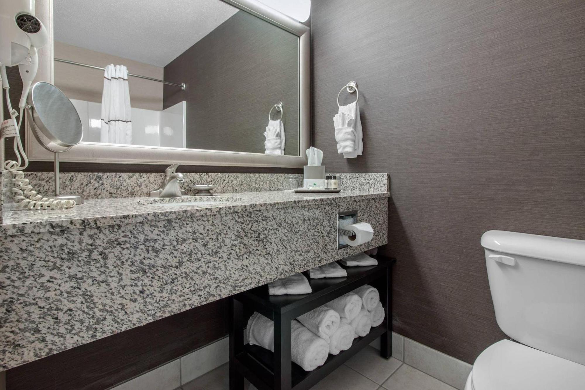 King Suite with Bunk Beds - Non-Smoking