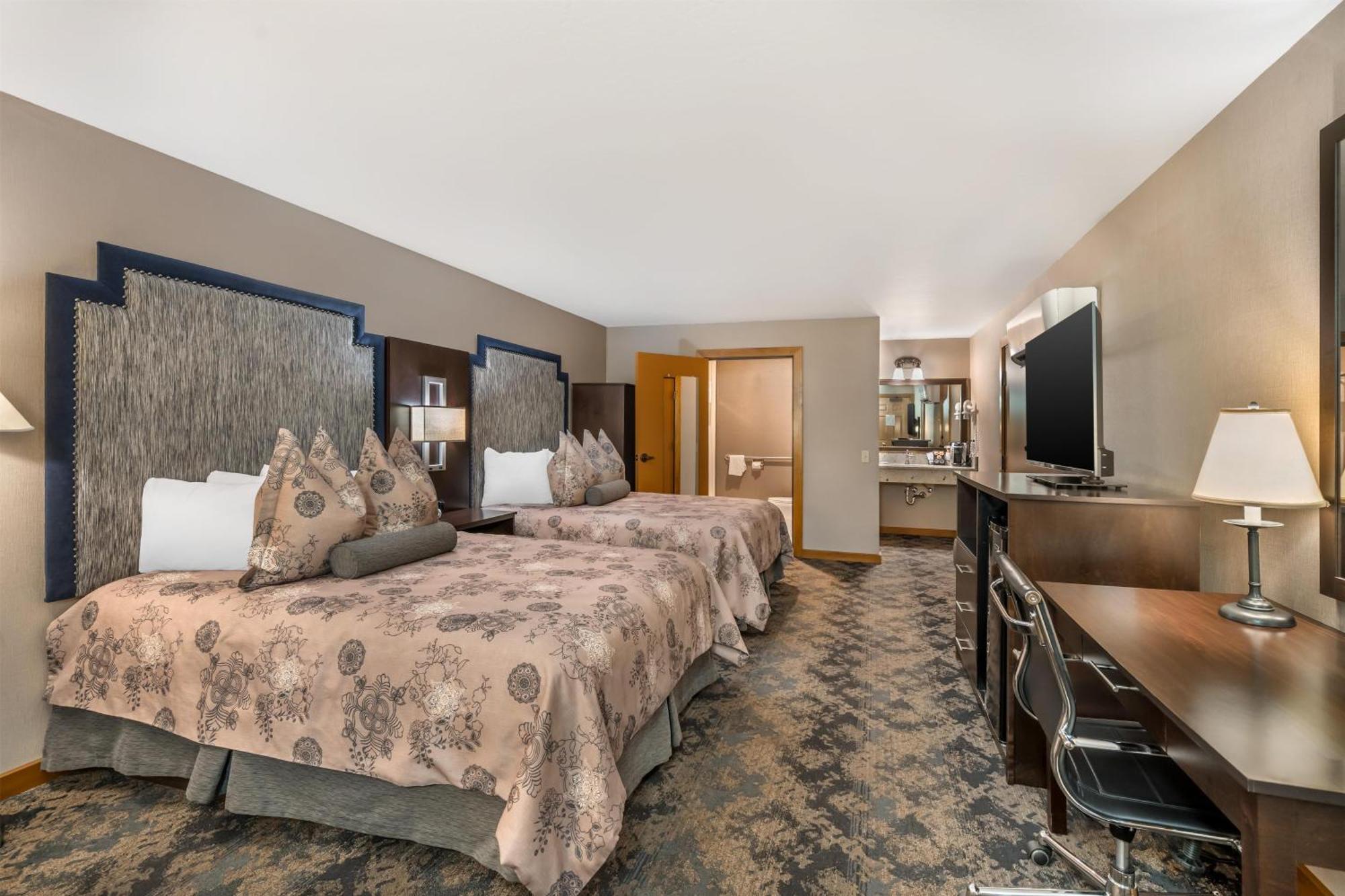 Queen Room with Two Queen Beds with Roll-In Shower - Mobility Access
