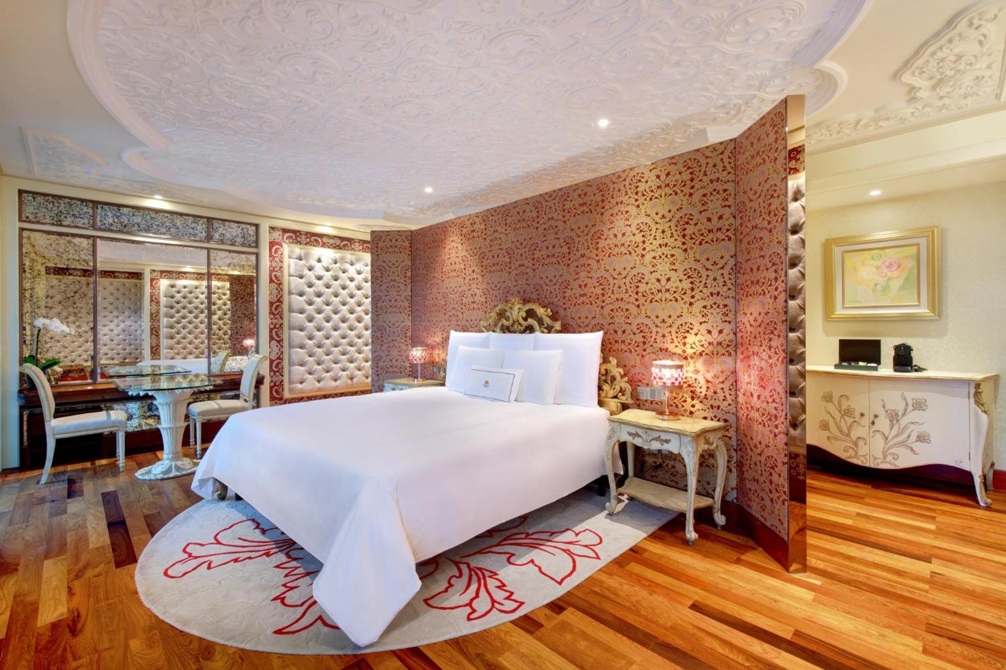 Romance Suite High Floor Executive Lounge Access