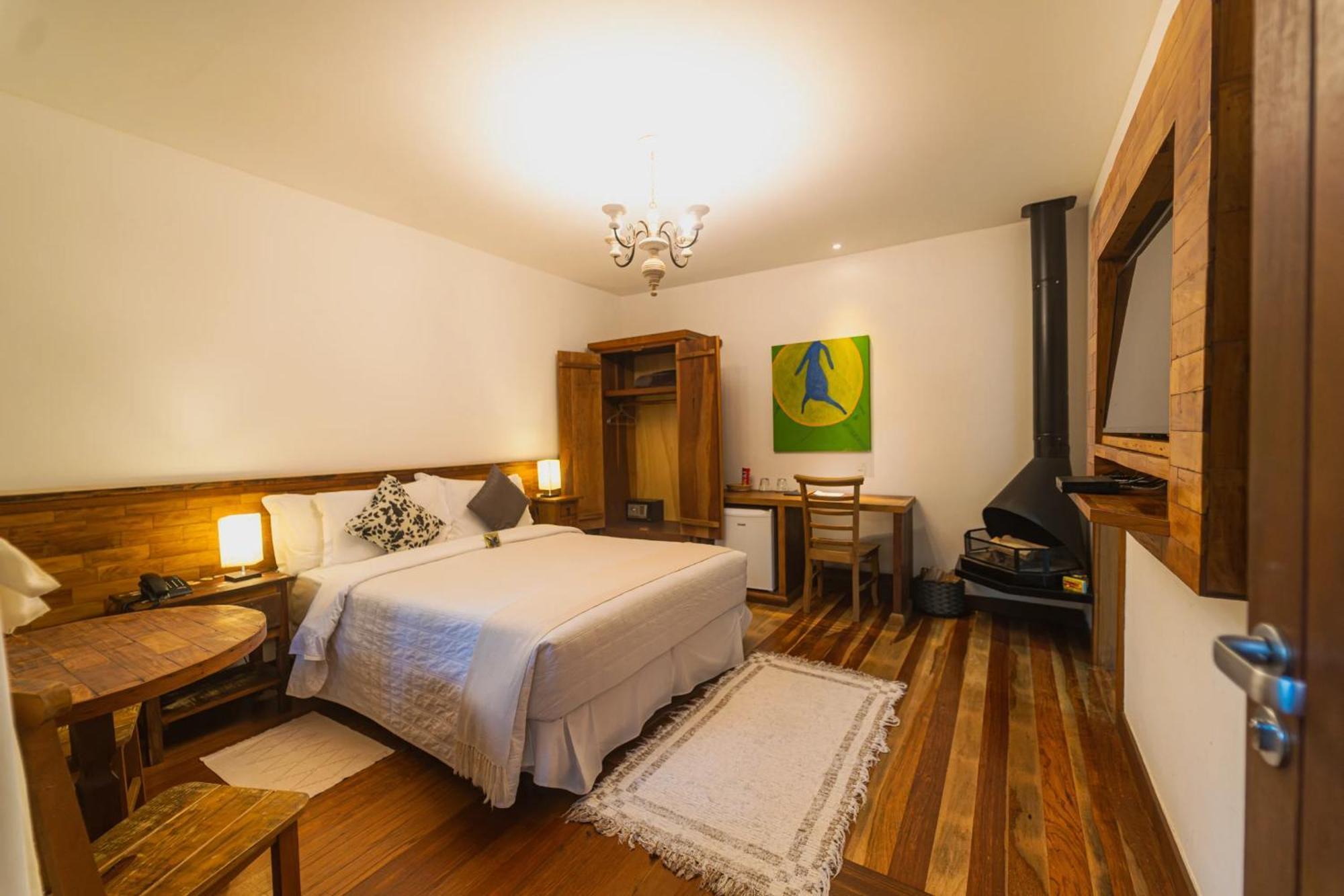 Quarto Grande com Cama de Casal ou 2 de Solteiro