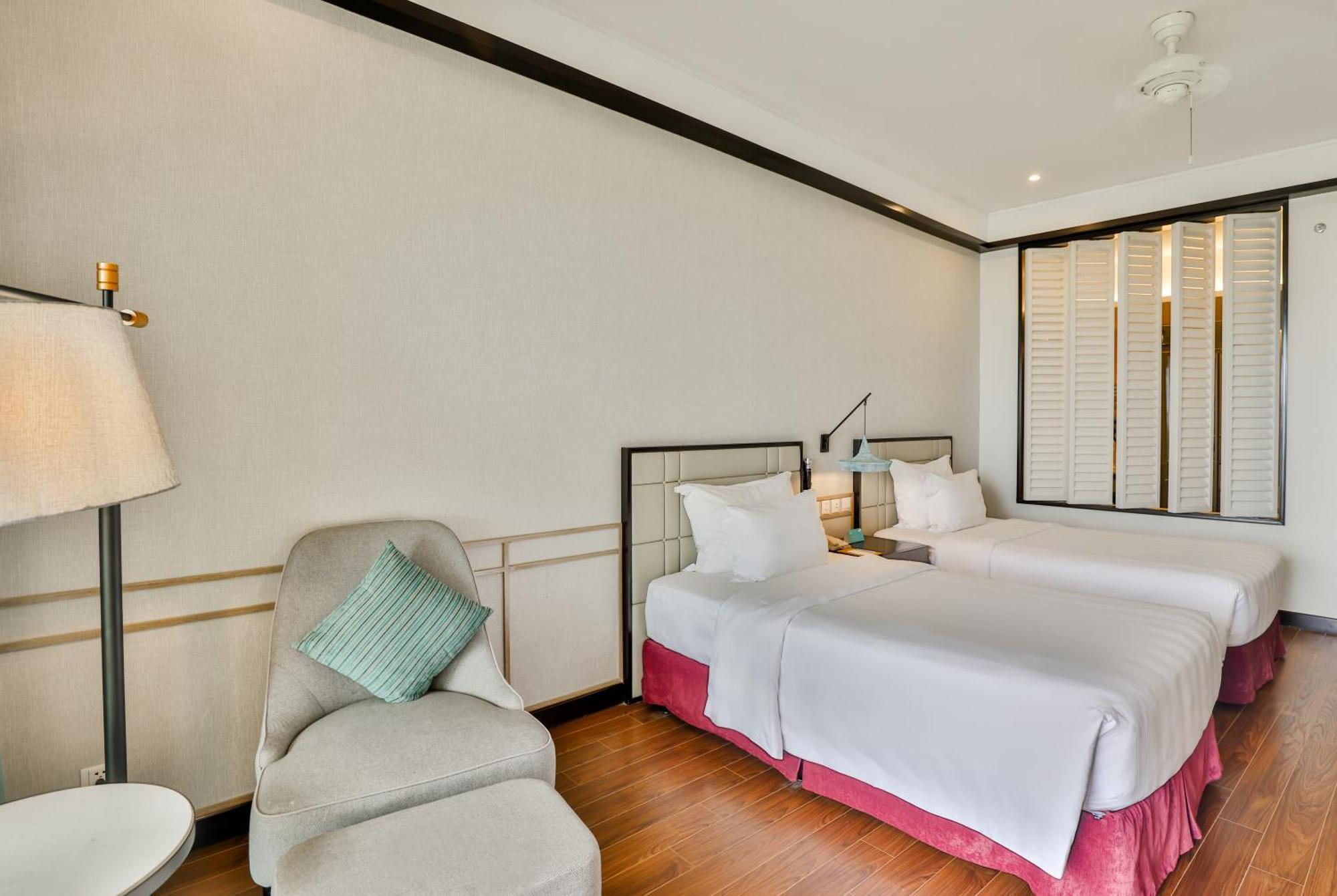 Deluxe Twin Room with Balcony and Garden View