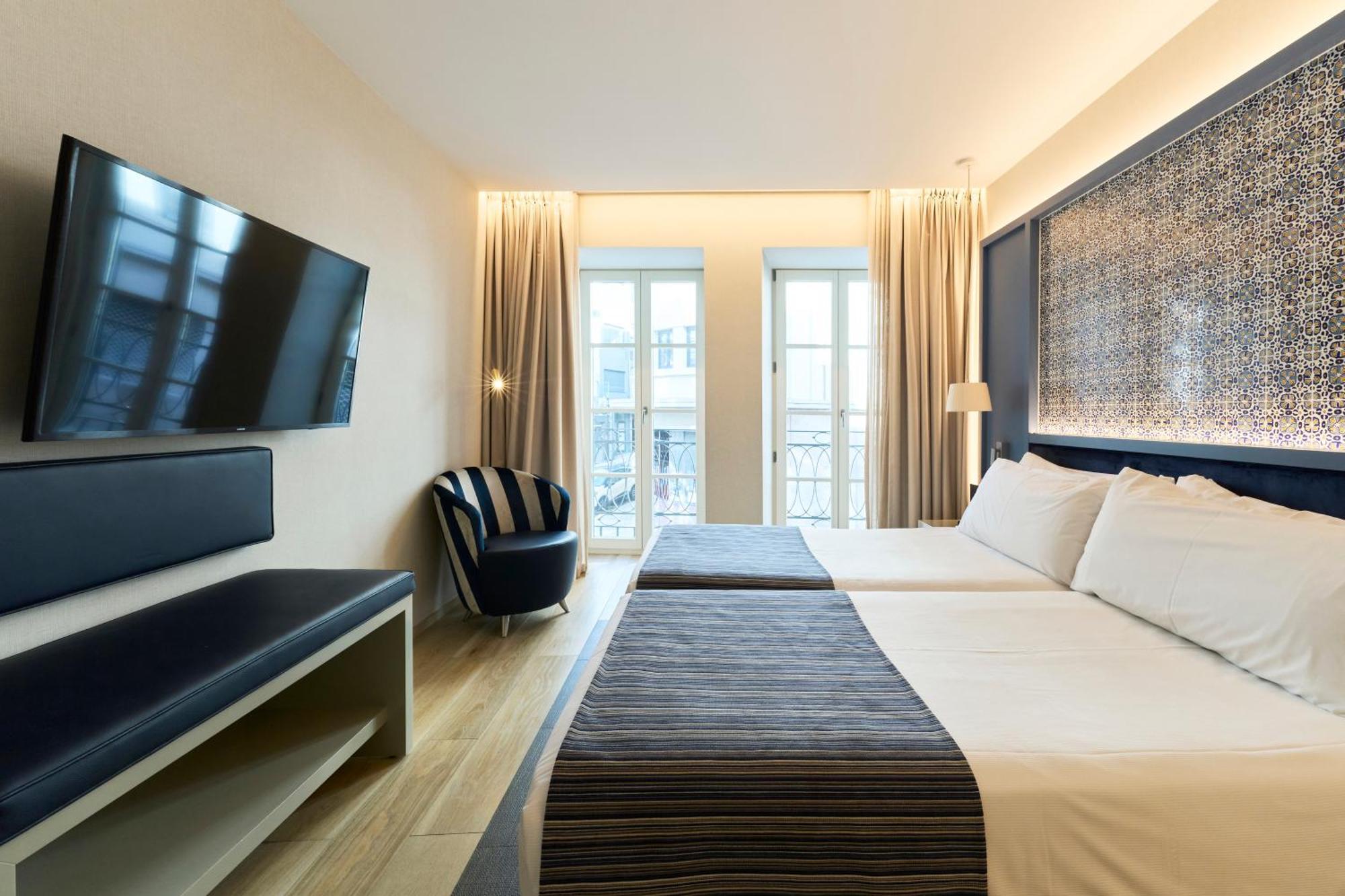 Doppel-/Zweibettzimmer mit Balkon