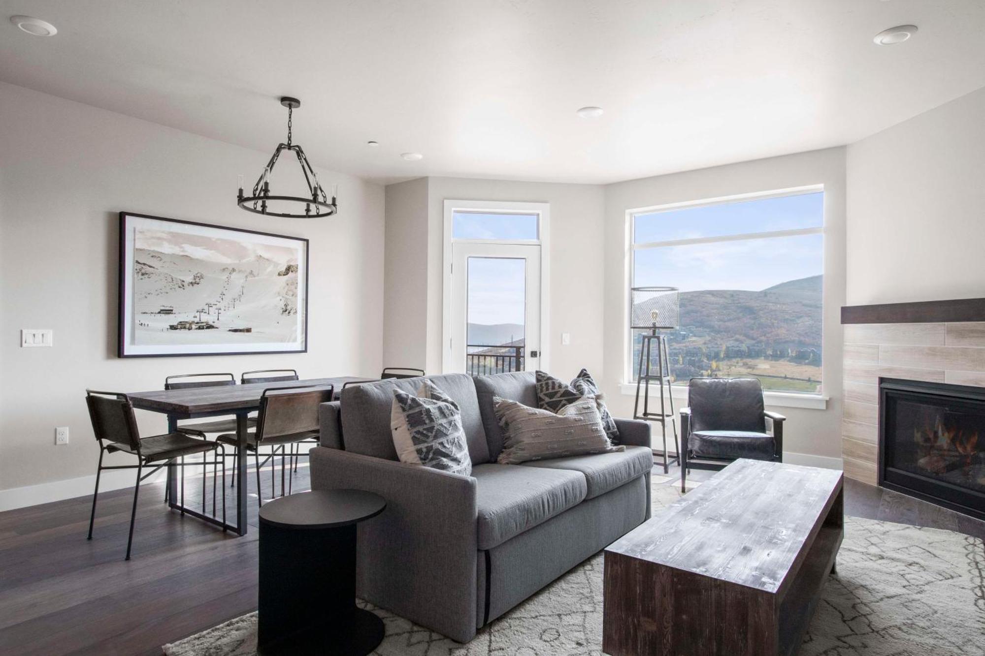 One-Bedroom Mountain View Suite - 1 King, Sofa Sleeper