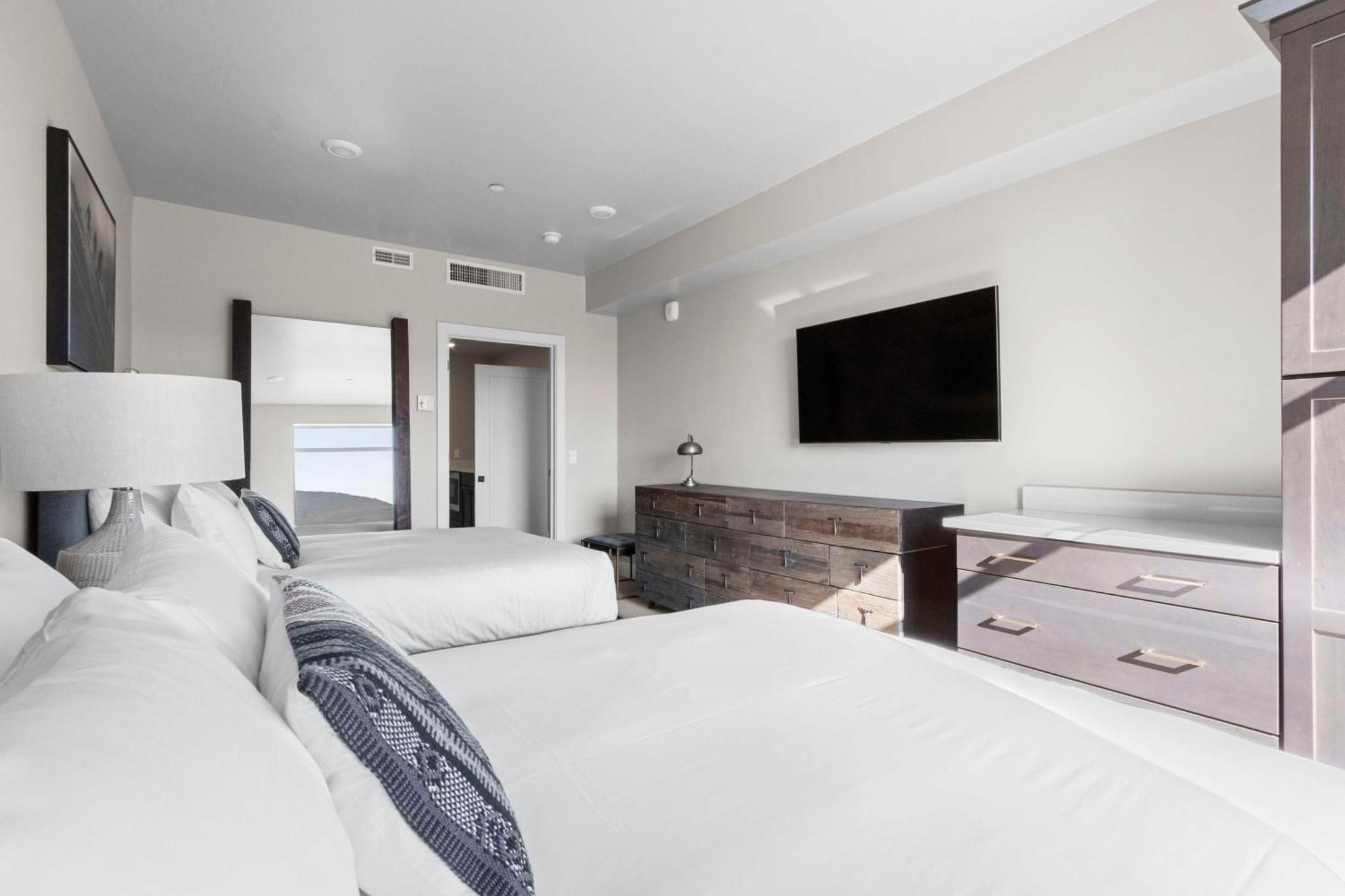 Two-Bedroom Luxury Suite - 2 Queens, 1 King, Sofa Sleeper