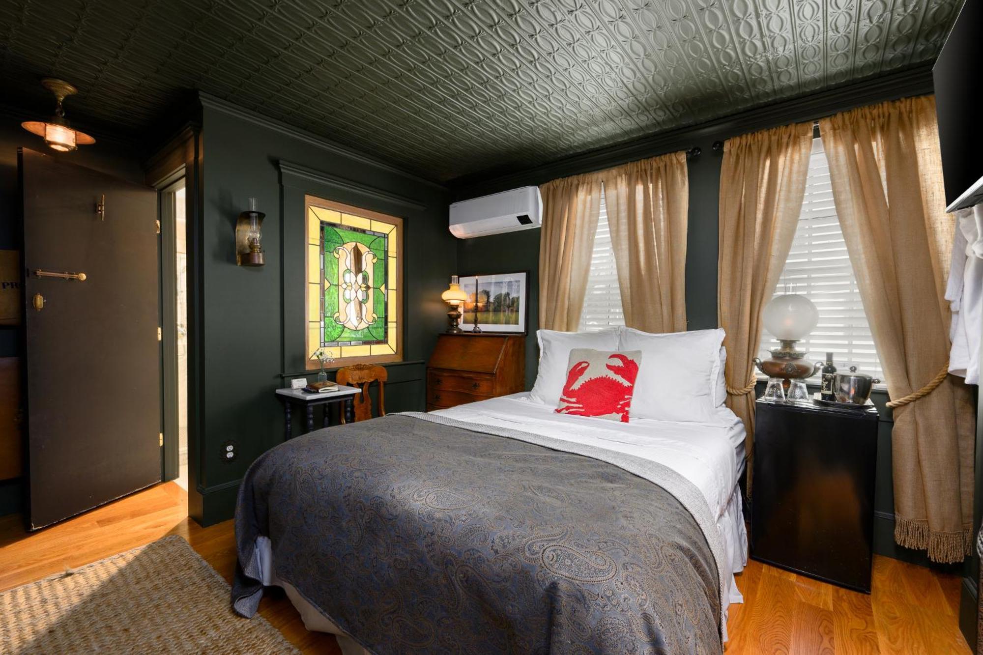 Queen Room