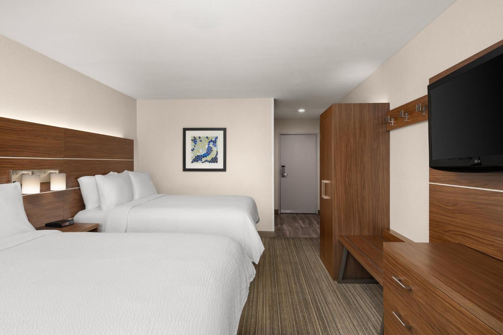 Standard Queen Room with Two Queen Beds