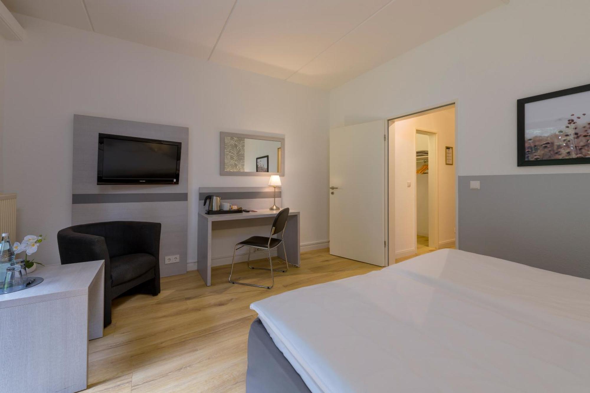 Superior Room,1746878816:JPEG