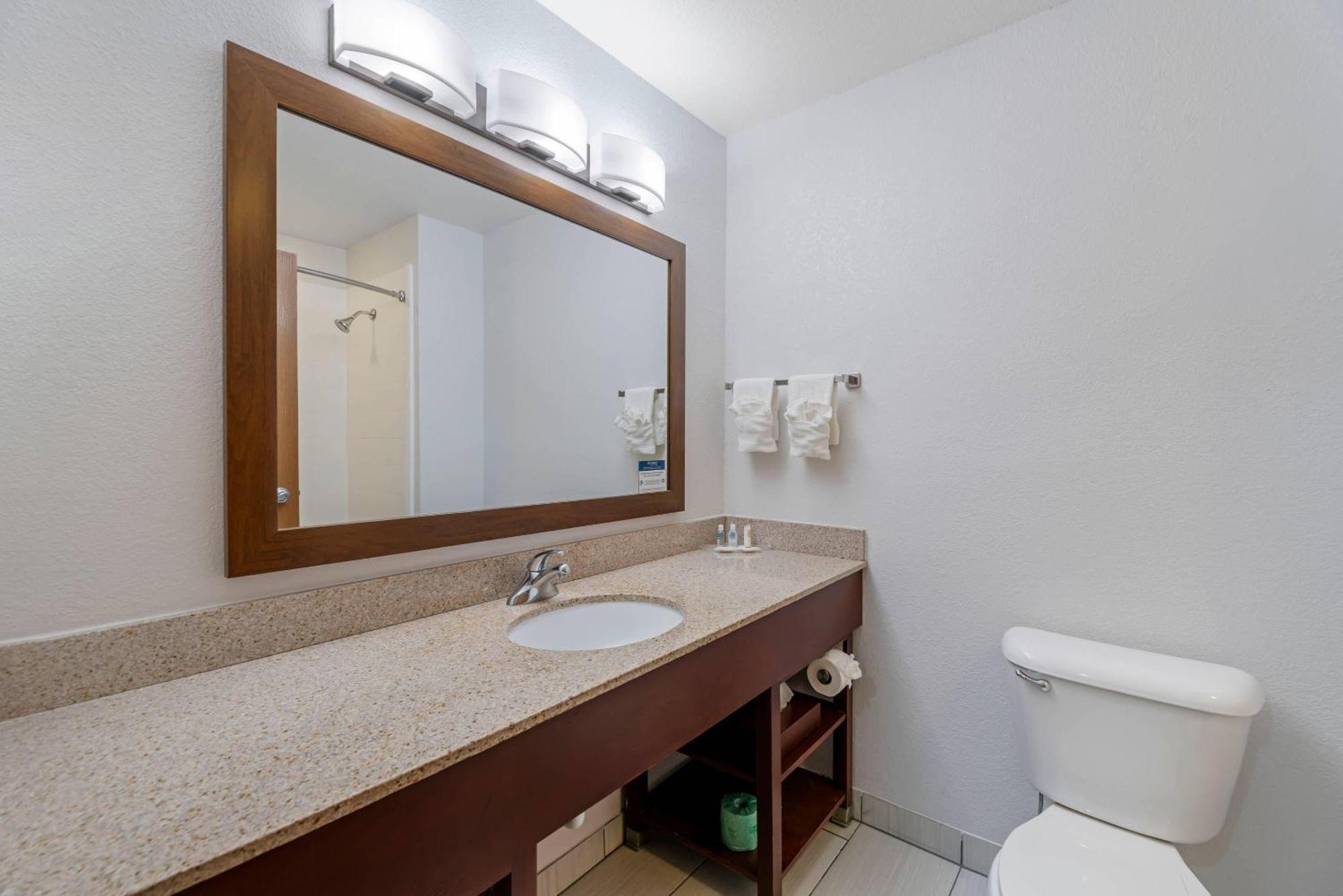 Queen Suite with Two Queen Beds - Non-Smoking