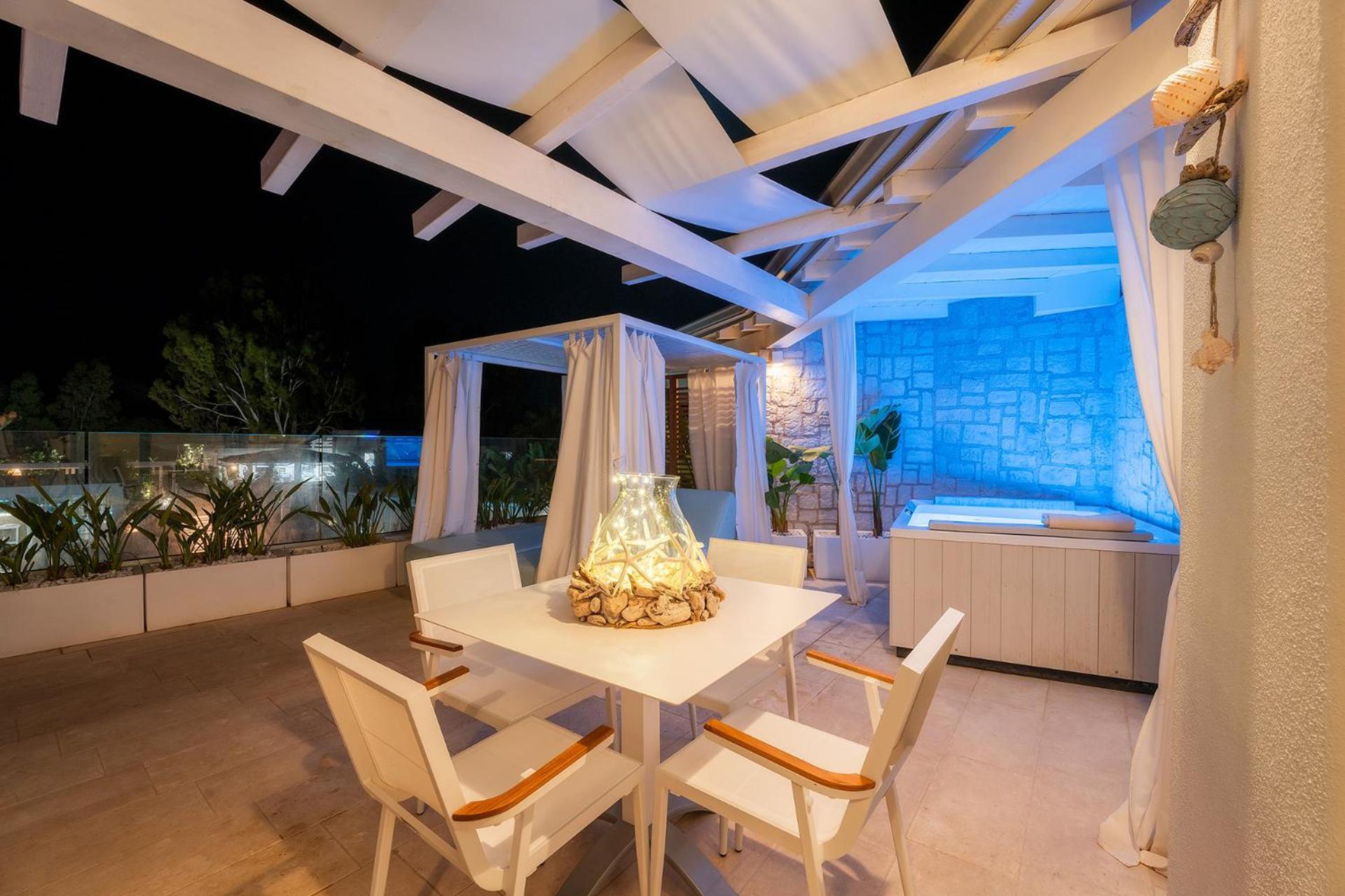 Deluxe Suite with Spa Bath,1747266201:JPEG