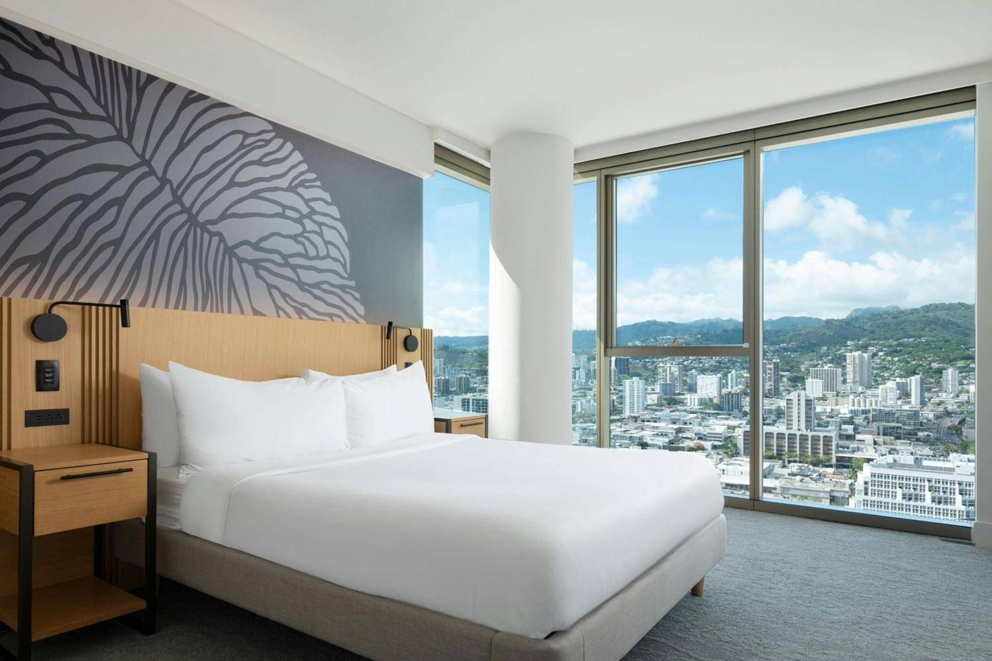 One-Bedroom King Suite with Sofa Bed and Mountain View - Hearing Accessible