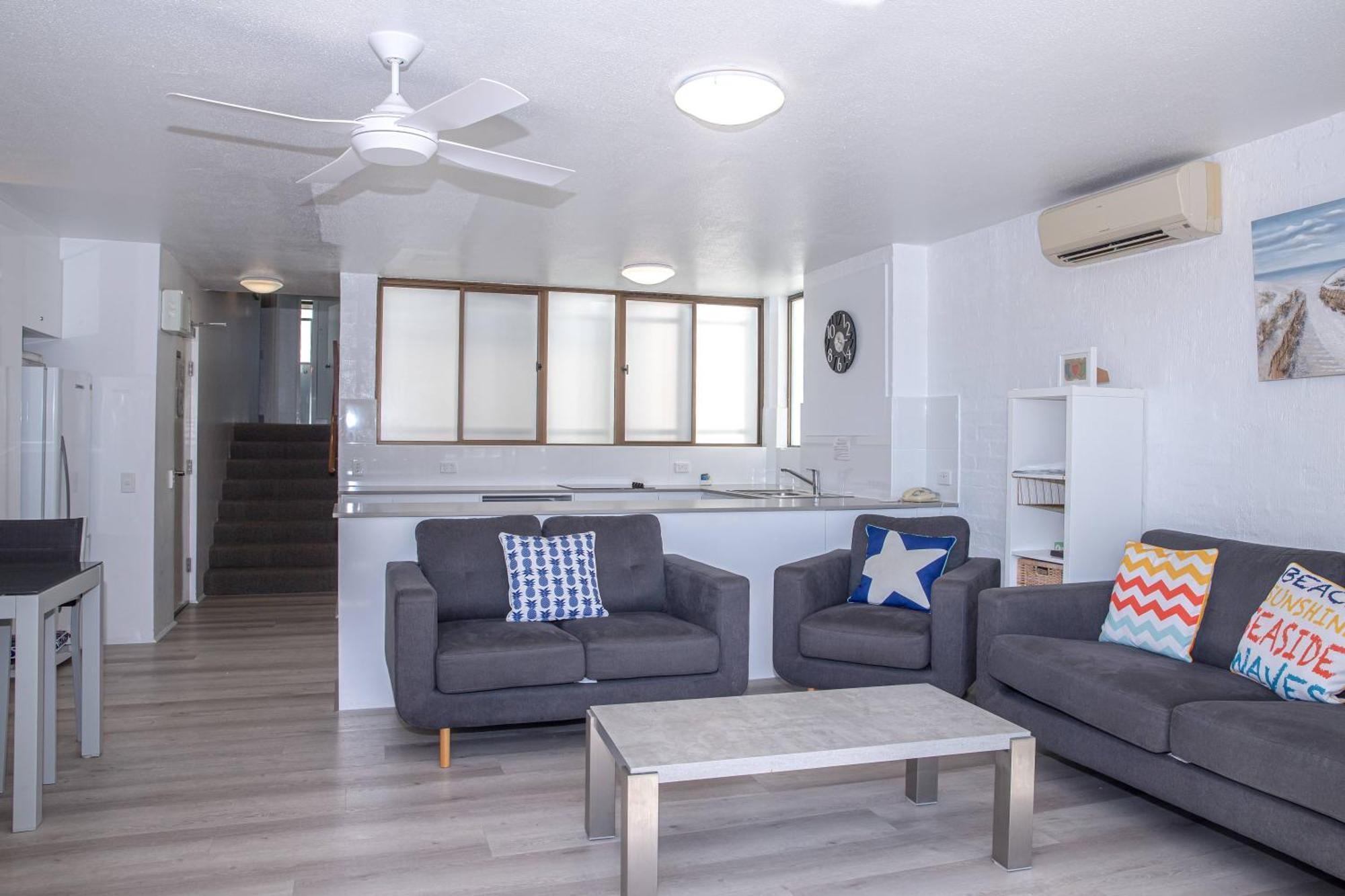 One-Bedroom Apartment with Palm View
