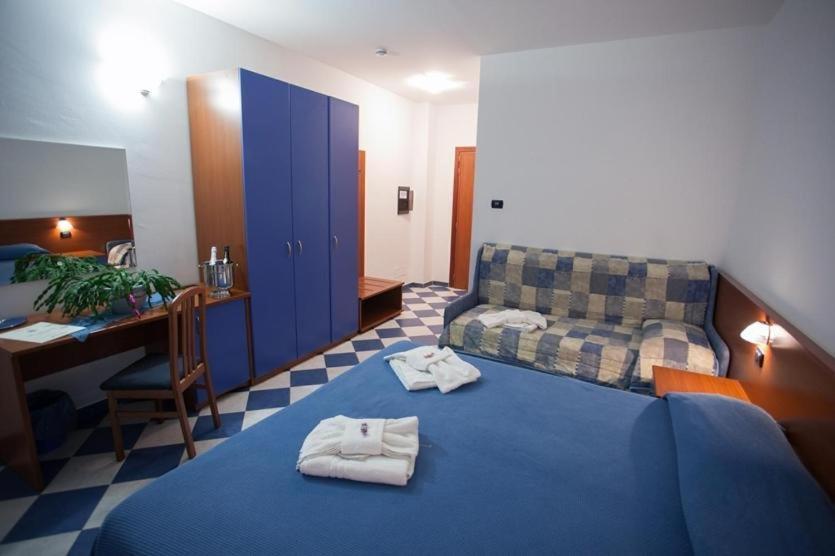 Triple Room with Sea View,1756536544:JPEG