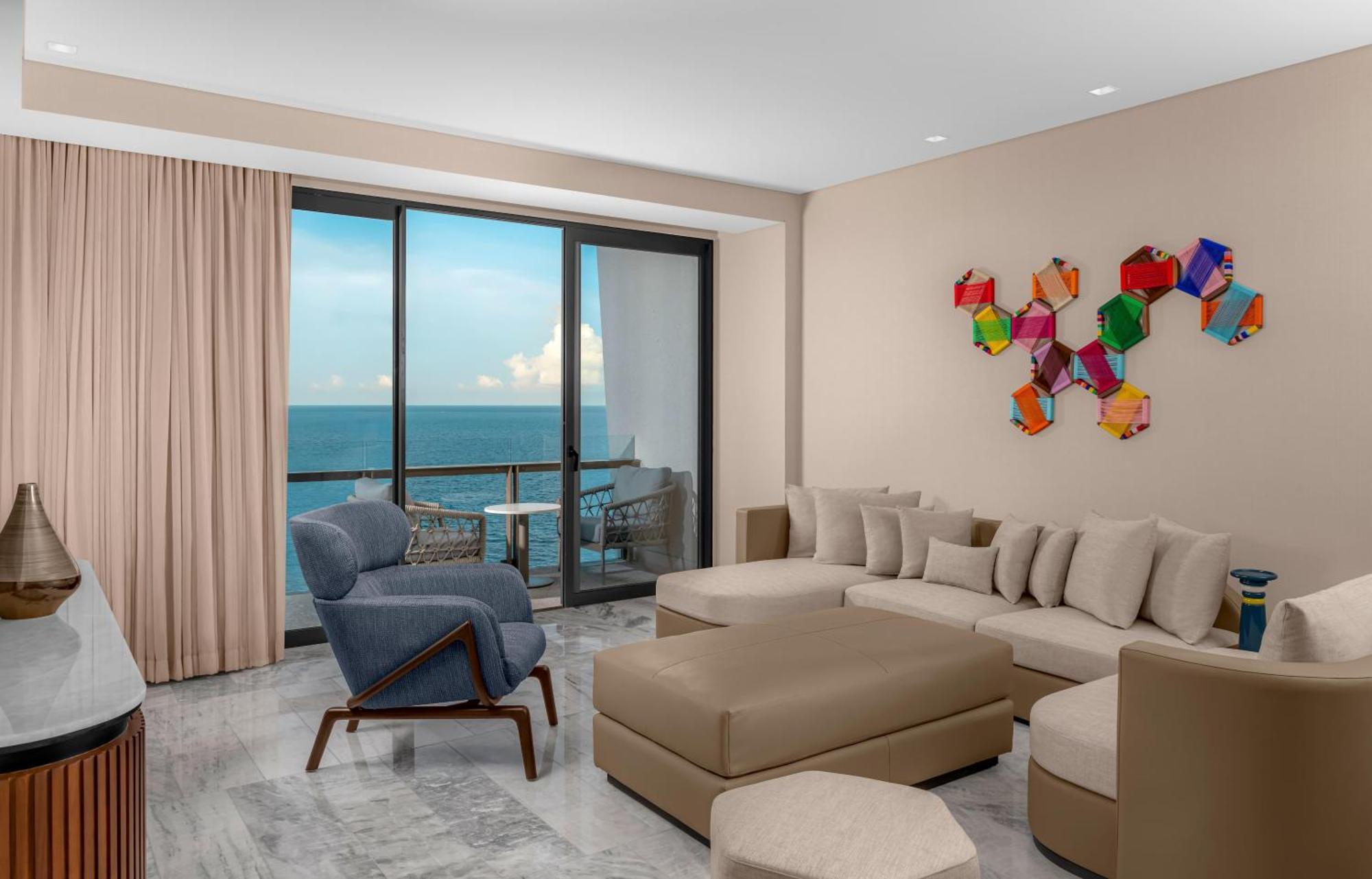 Deluxe Oceanfront King Suite,1756804819:JPEG
