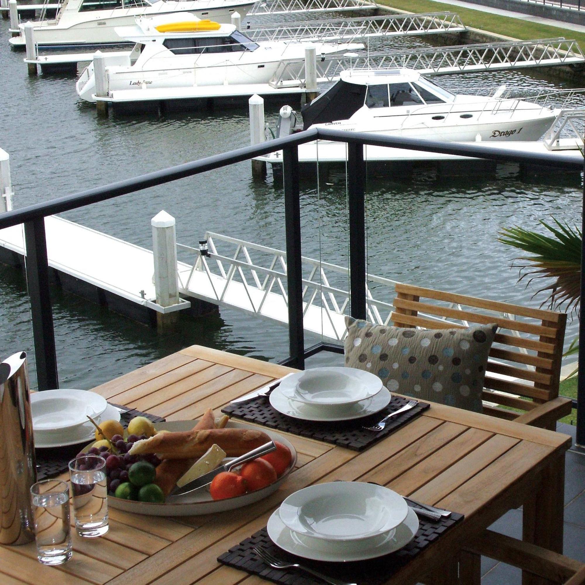 Deluxe One-Bedroom Suite Water Front