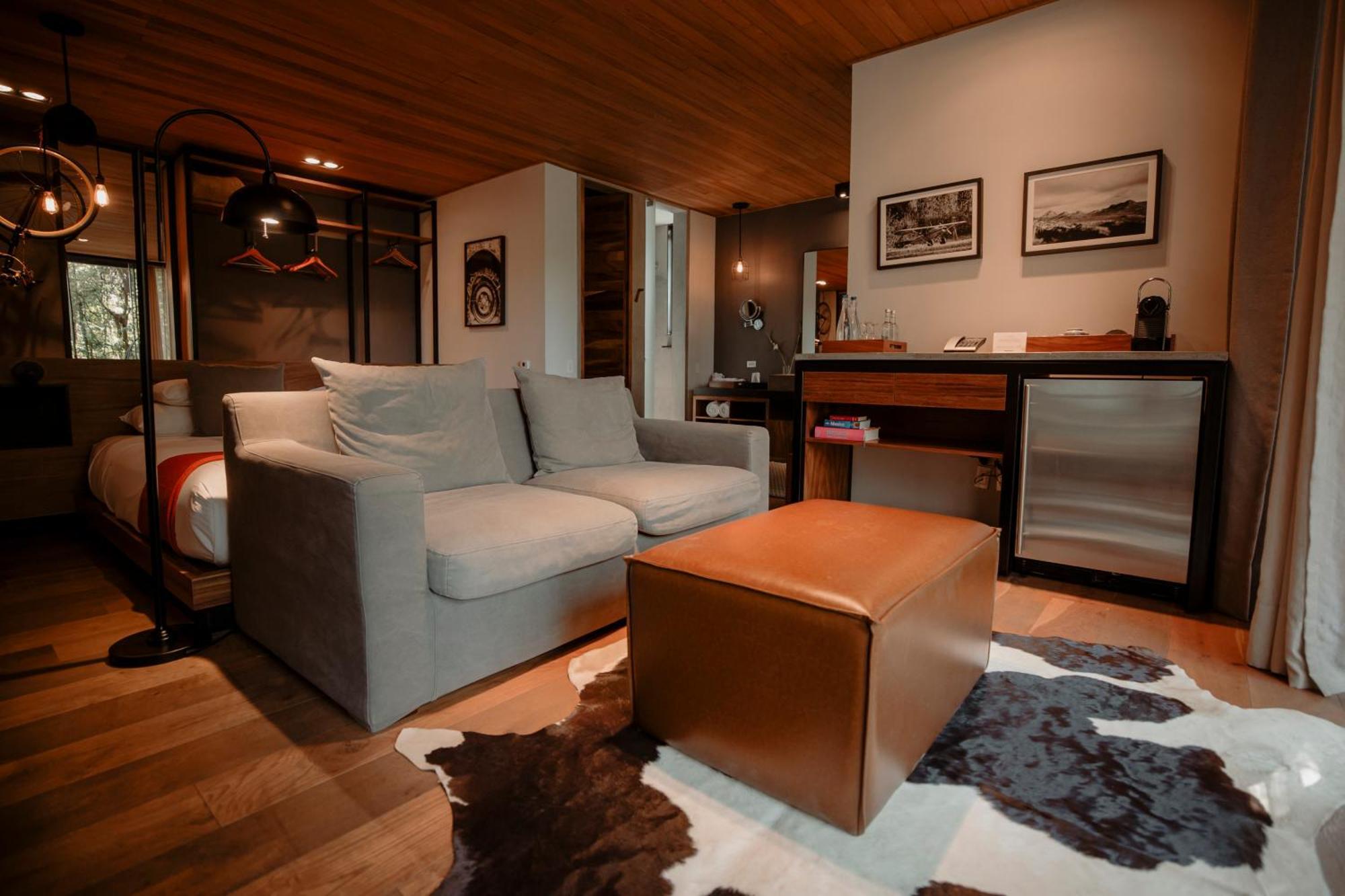 Deluxe King Suite