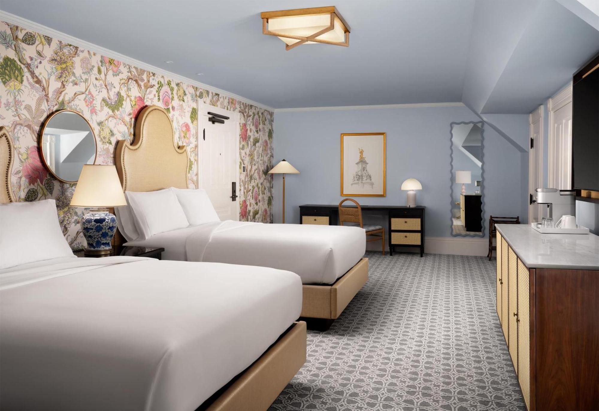 Victorian Queen Room Two Queen Beds Hearing Accessible