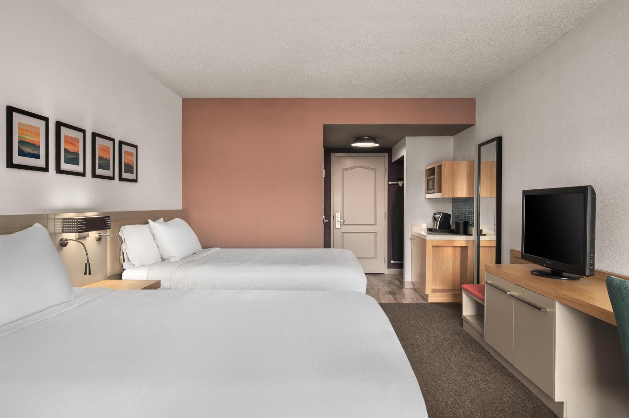 Queen Room with Two Queen Beds - Hearing Access